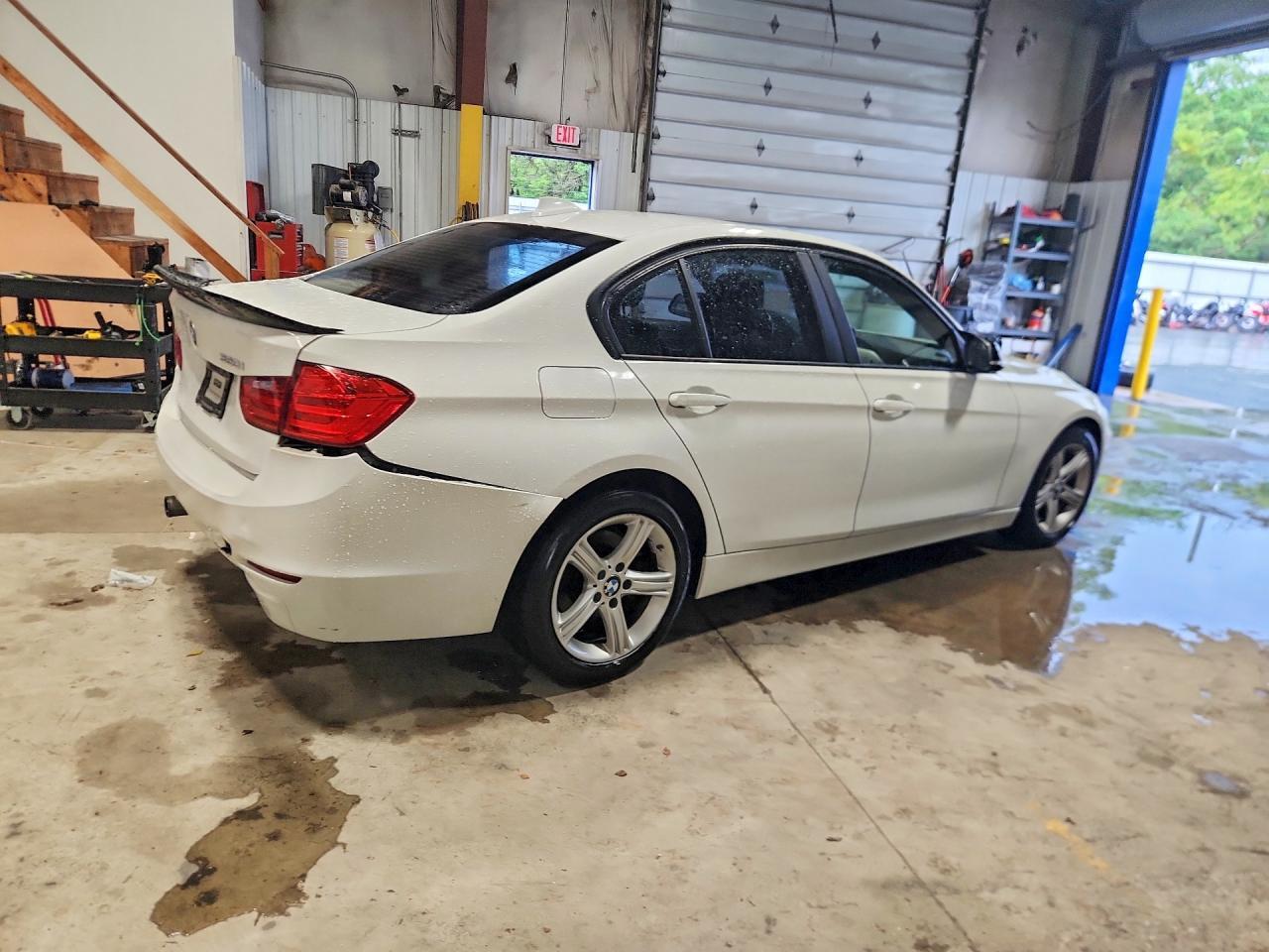 2014 BMW 320 I - Image 3
