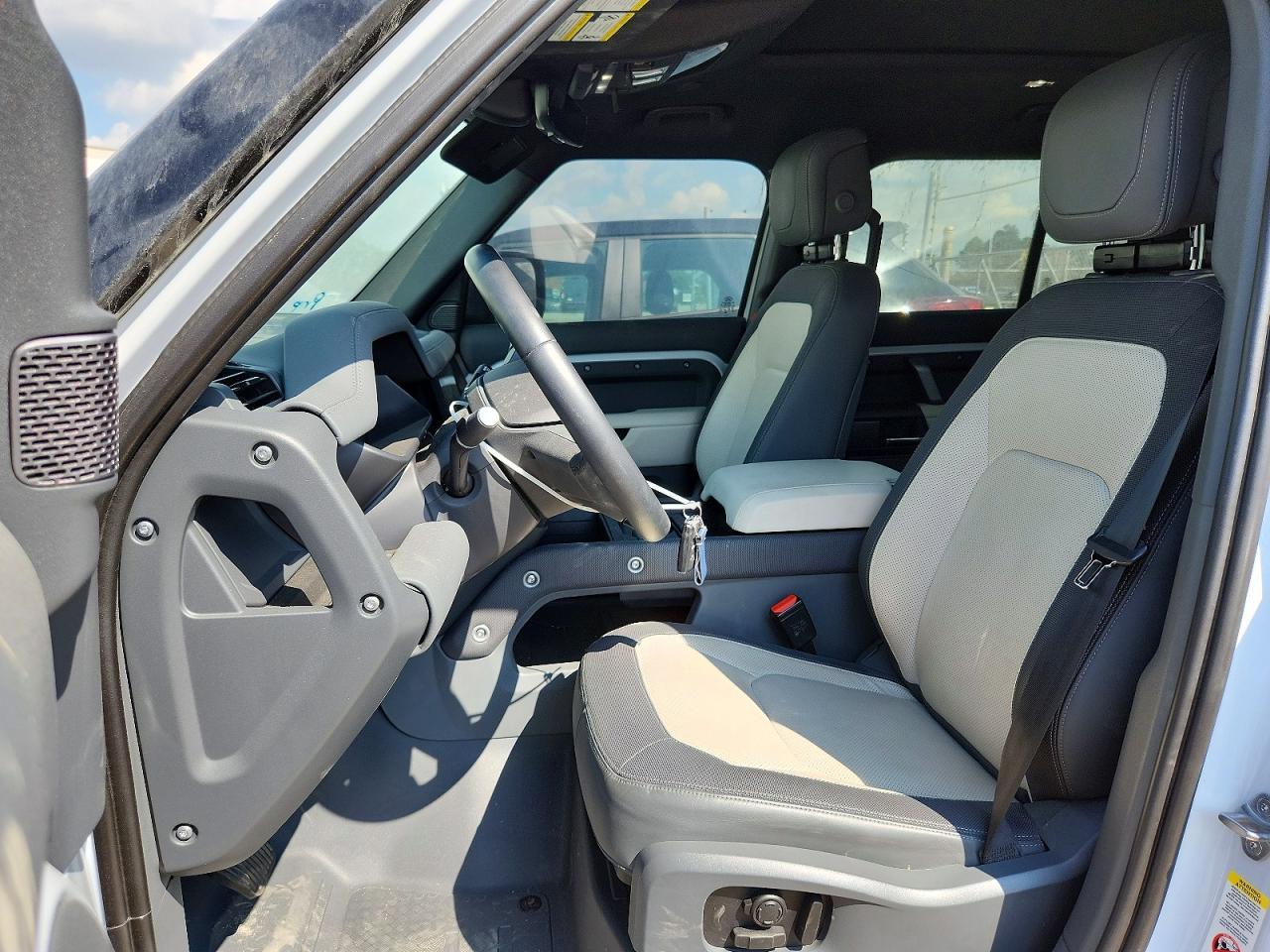 2023 Land Rover Defender 110 X-Dynamic Se - Image 7