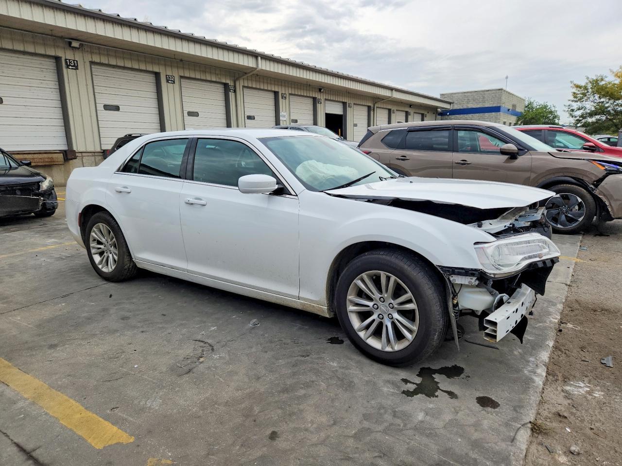 2019 Chrysler 300 Touring - Image 4