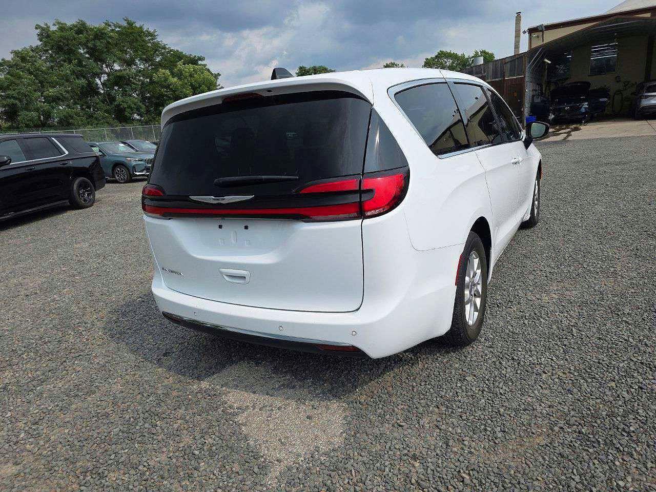 2025 Chrysler Pacifica Select - Фото 4