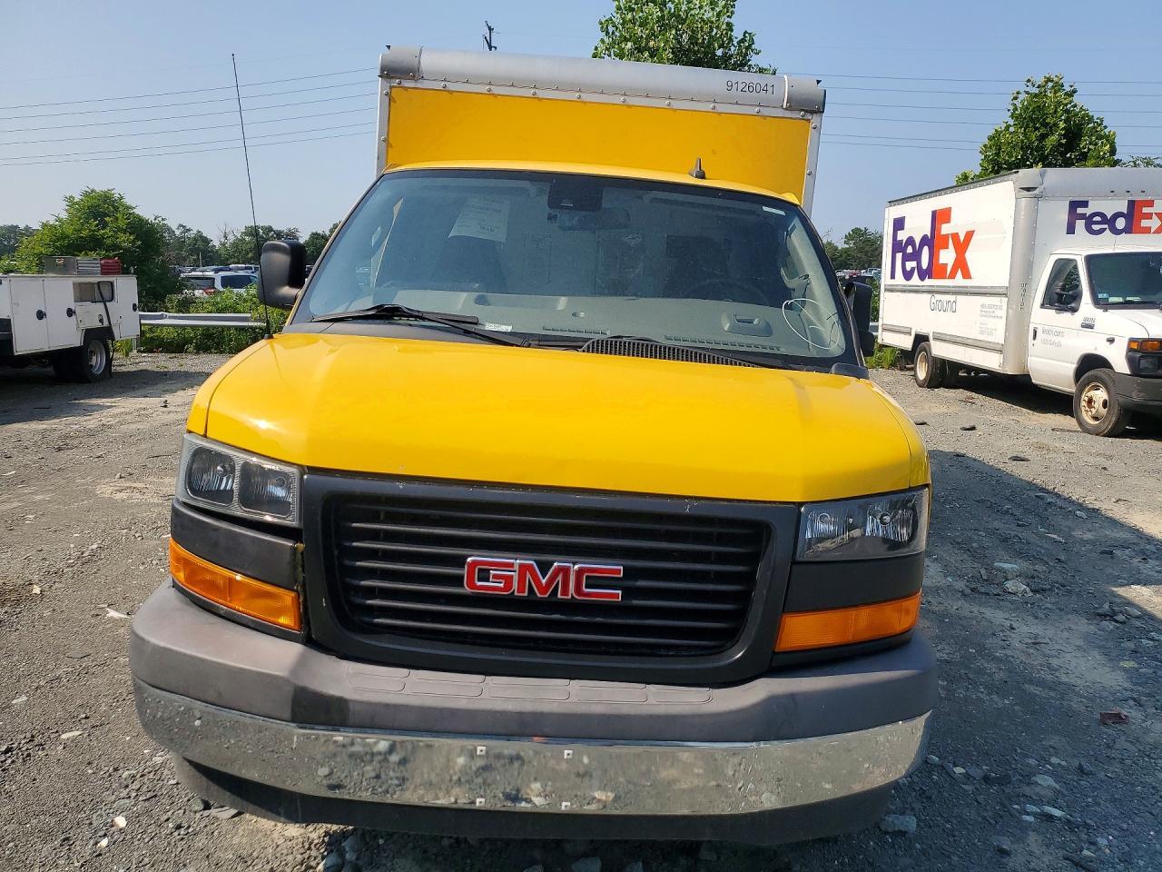 2022 GMC Savana Cutaway G3500 - Image 5