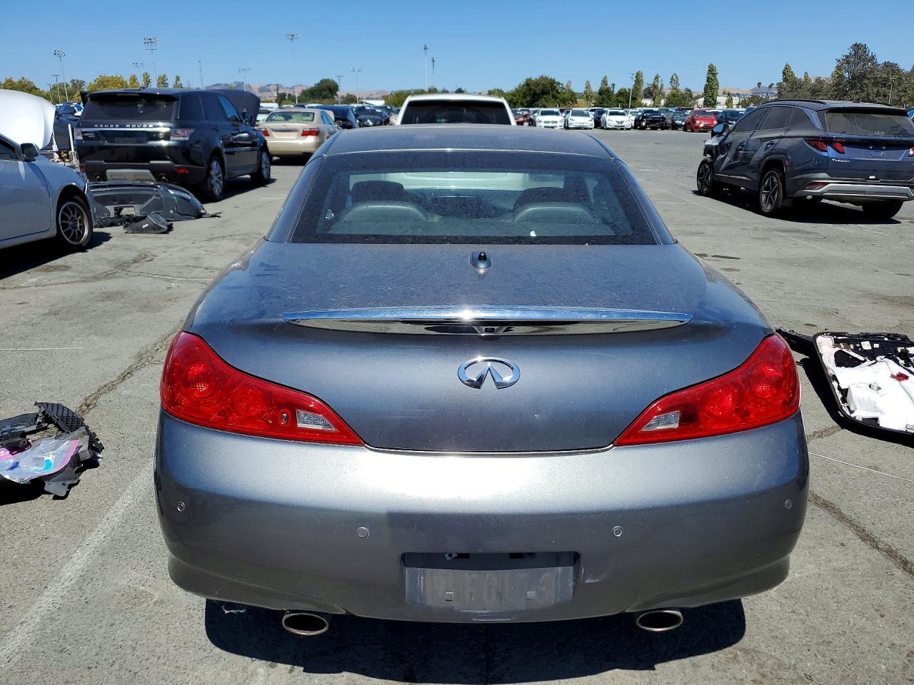 2010 Infiniti G37 Convertible Base - Image 6
