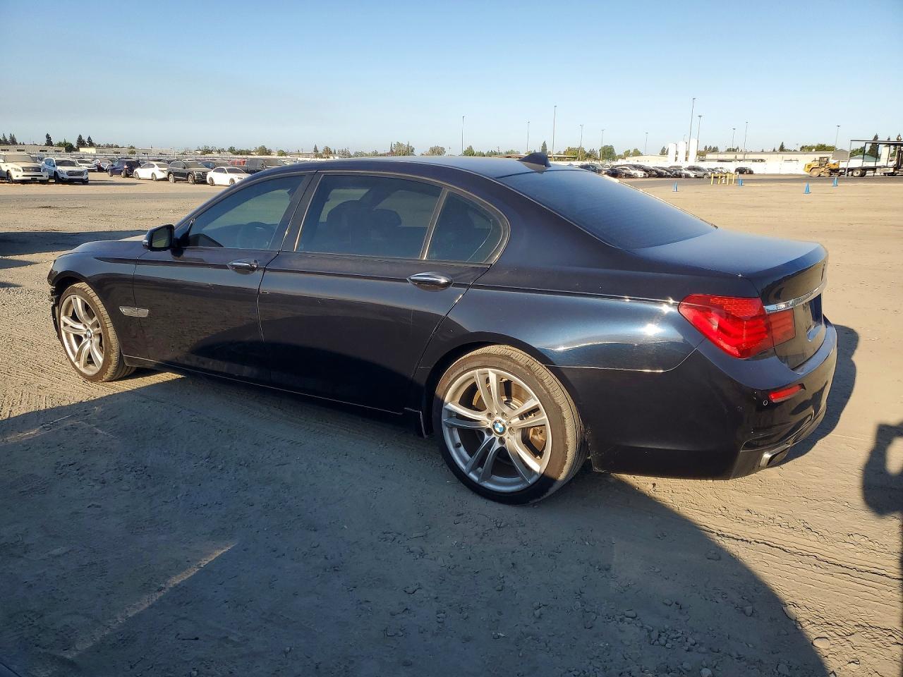 2013 BMW 750 Li - Фото 2