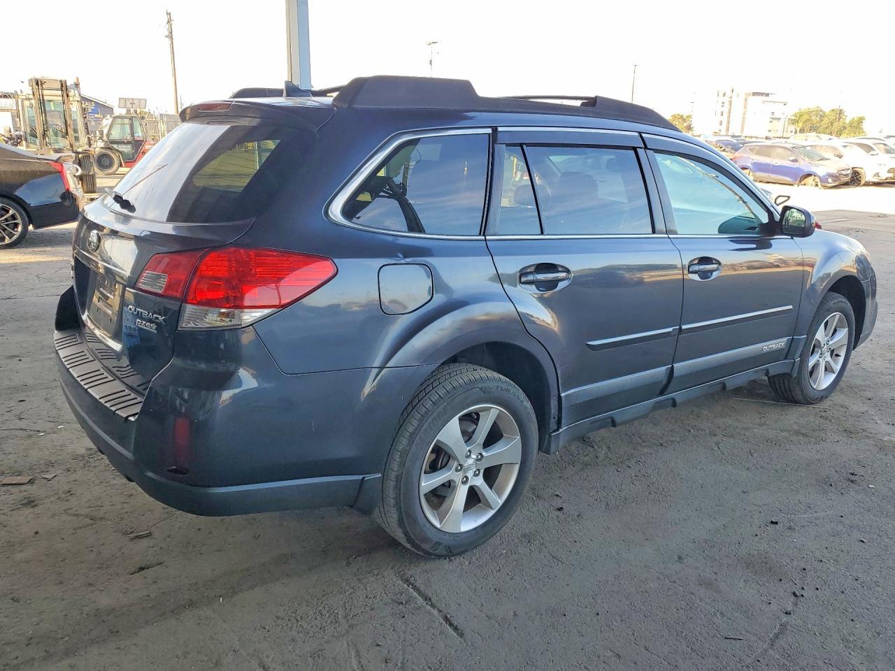 2013 Subaru Outback 2.5I Limited - Image 3