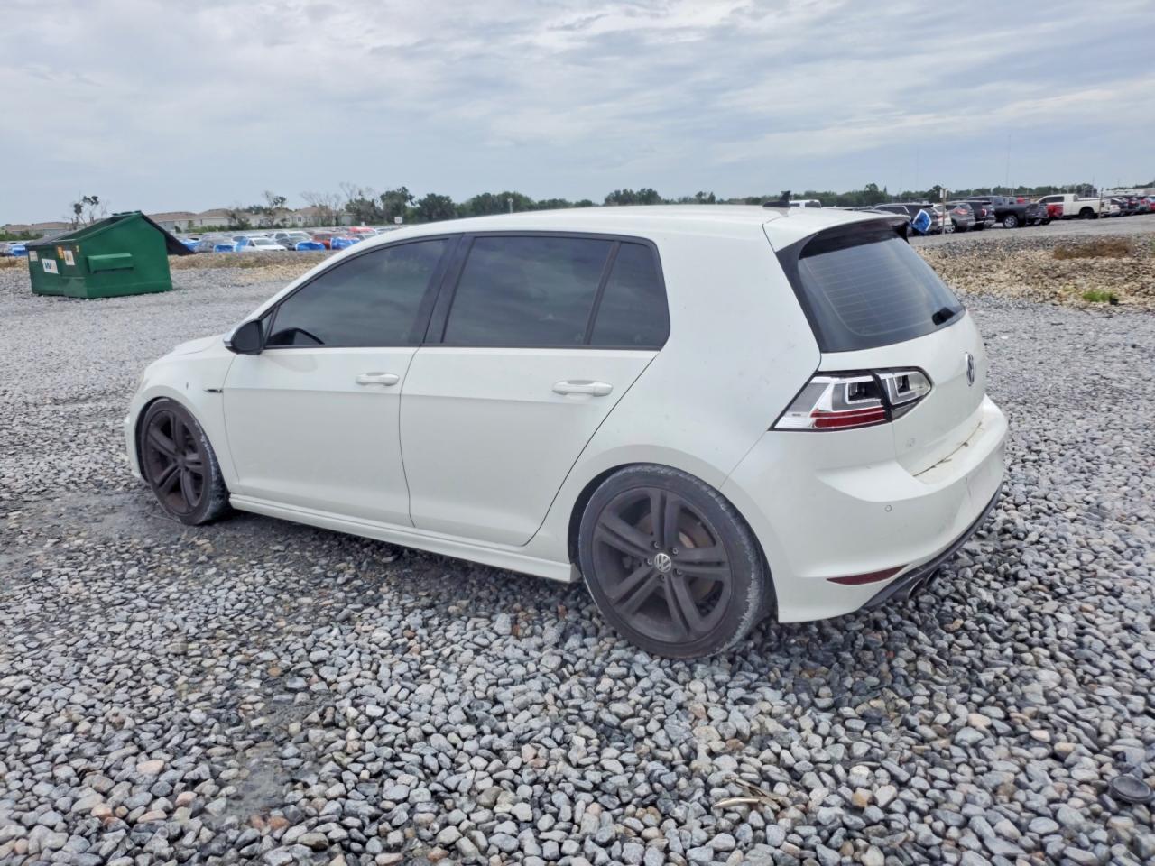 2016 Volkswagen Golf R - Image 2