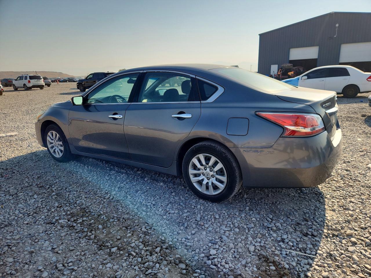 2015 Nissan Altima 2.5 S - Фото 2