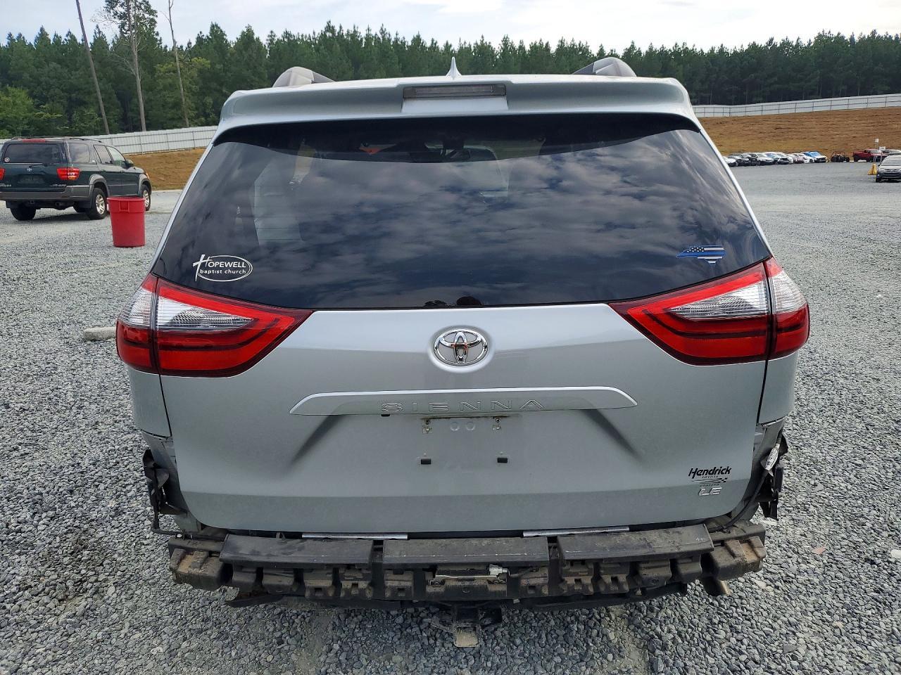 2020 Toyota Sienna Le - Фото 6