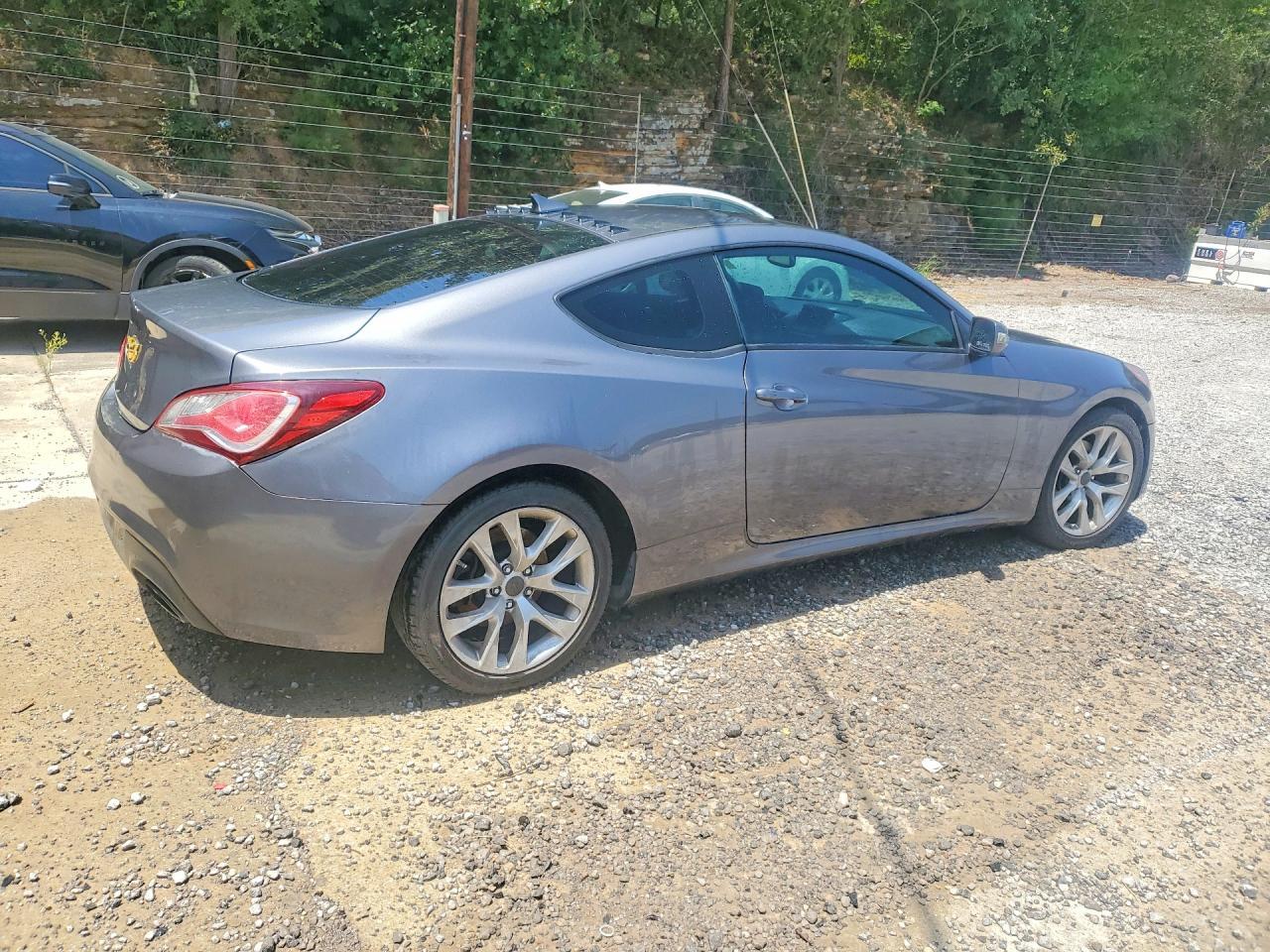 2016 Hyundai Genesis Coupe 3.8 - Image 3