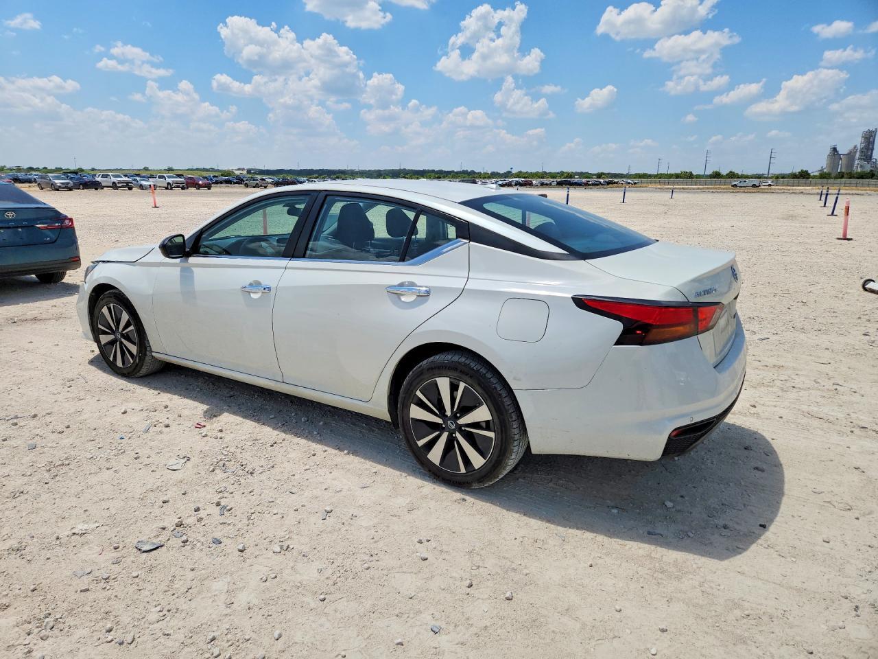 2022 Nissan Altima Sv - Image 2