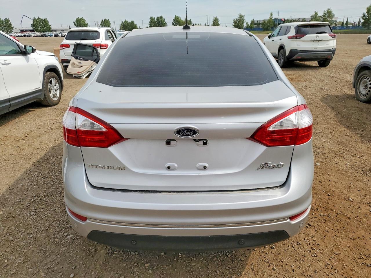2015 Ford Fiesta Titanium - Фото 6