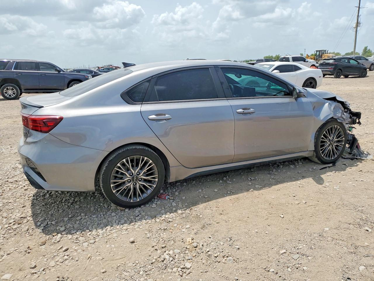 2022 Kia Forte Gt Line - Фото 3