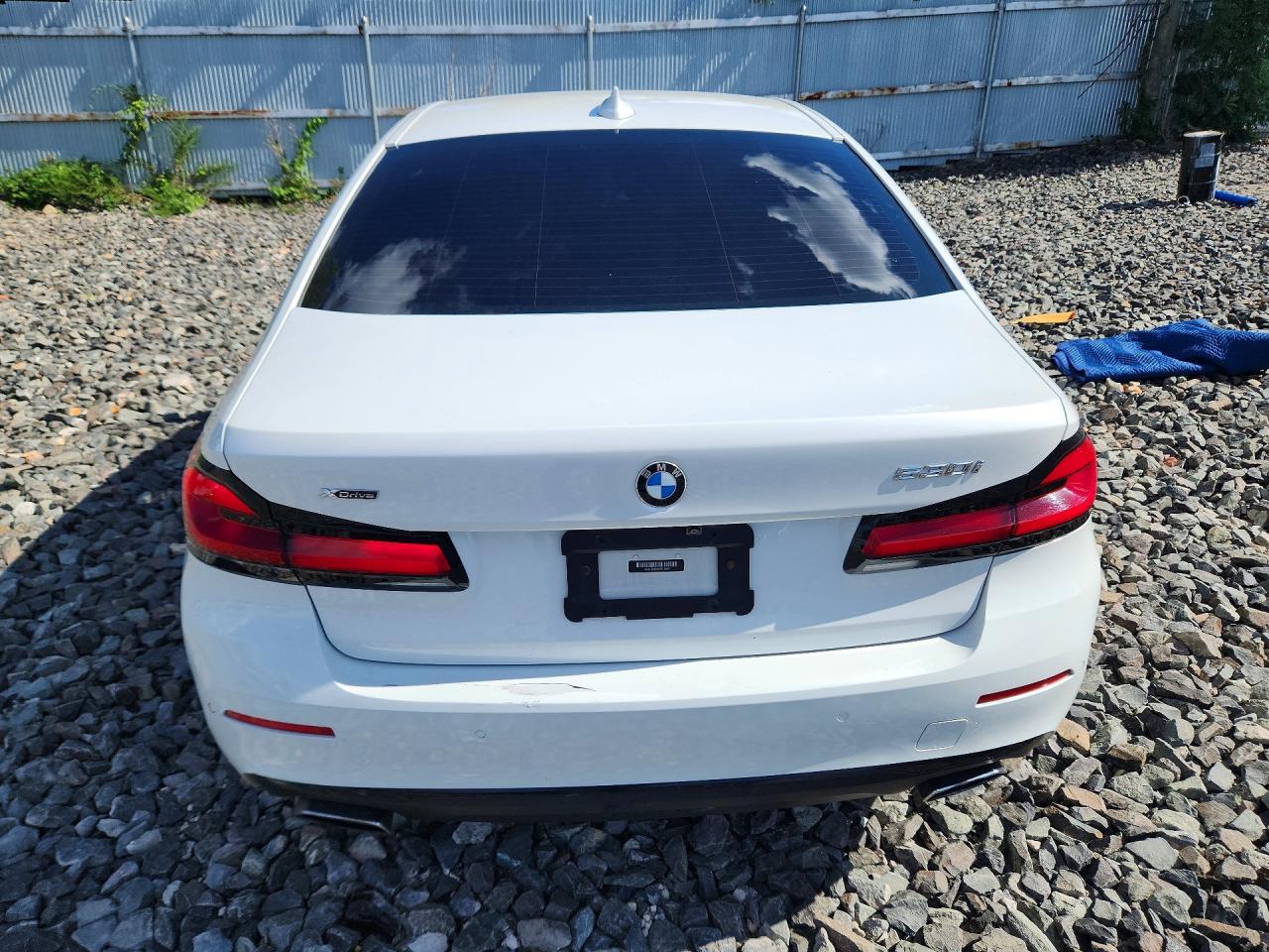 2021 BMW 530 Xi - Image 6
