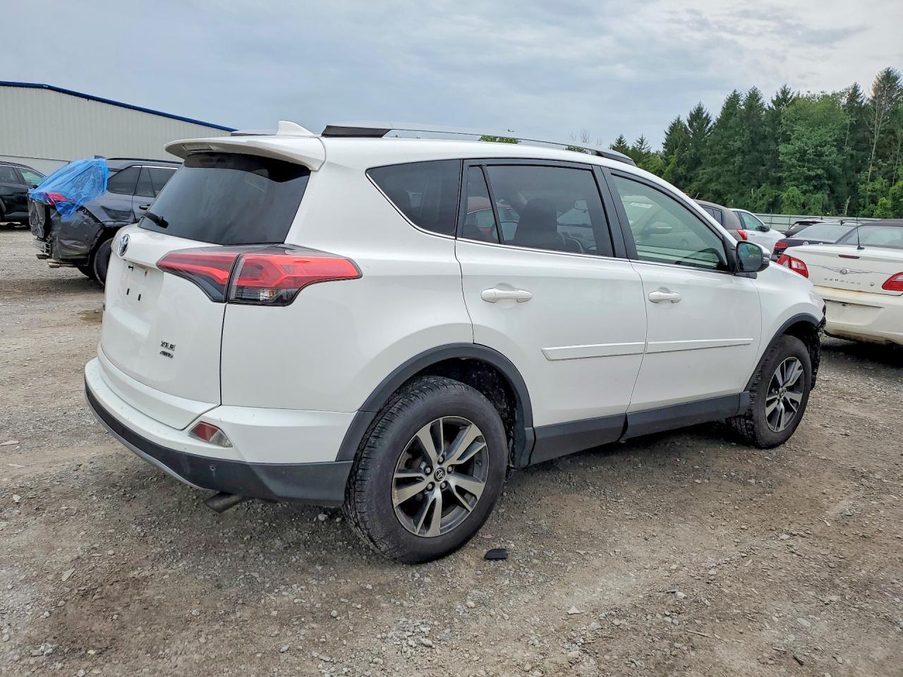 2017 Toyota Rav4 Xle - Image 3