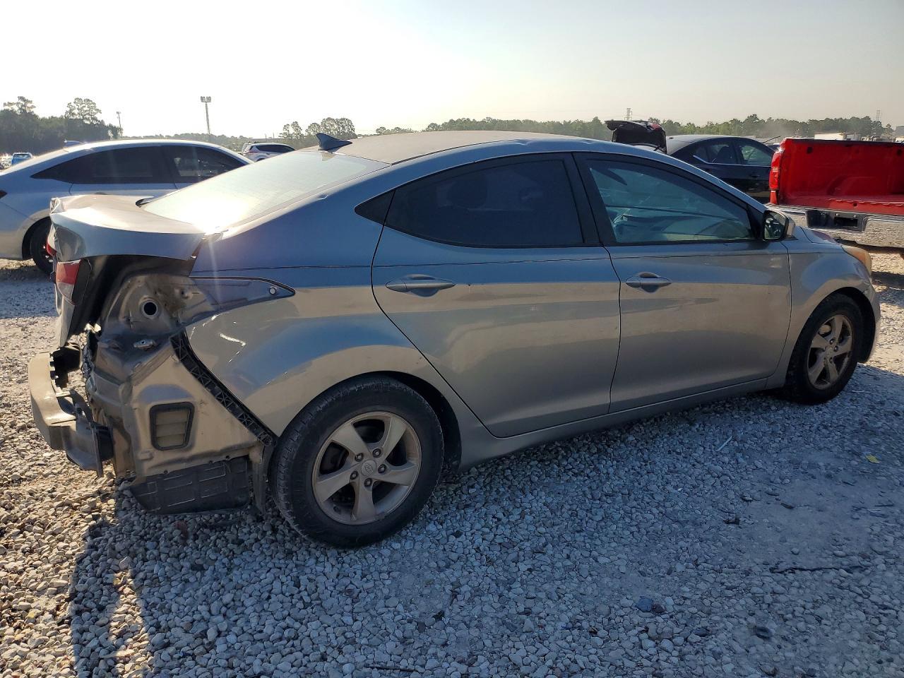 2014 Hyundai Elantra Se - Image 3