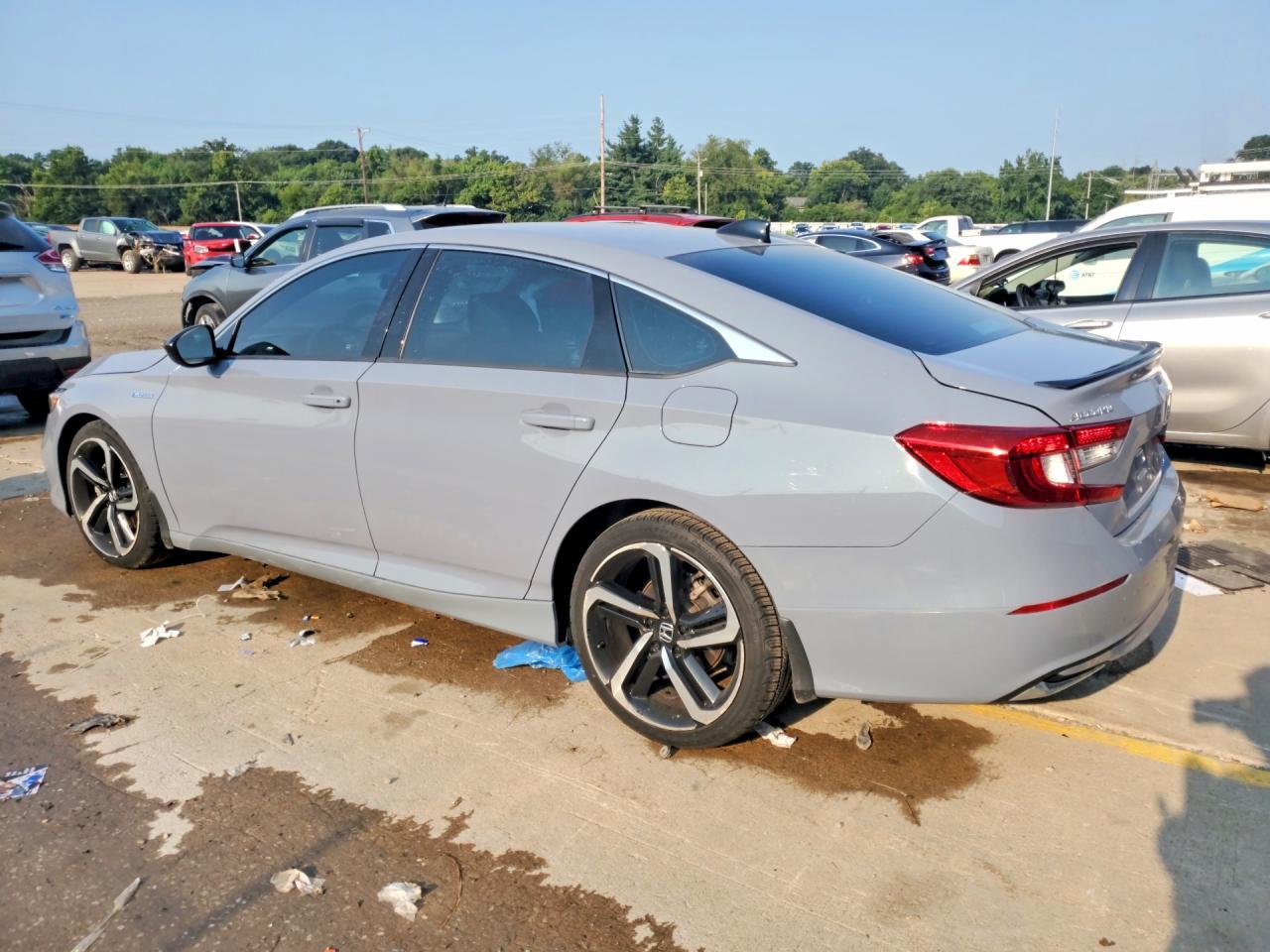 2022 Honda Accord Hybrid Sport - Image 2