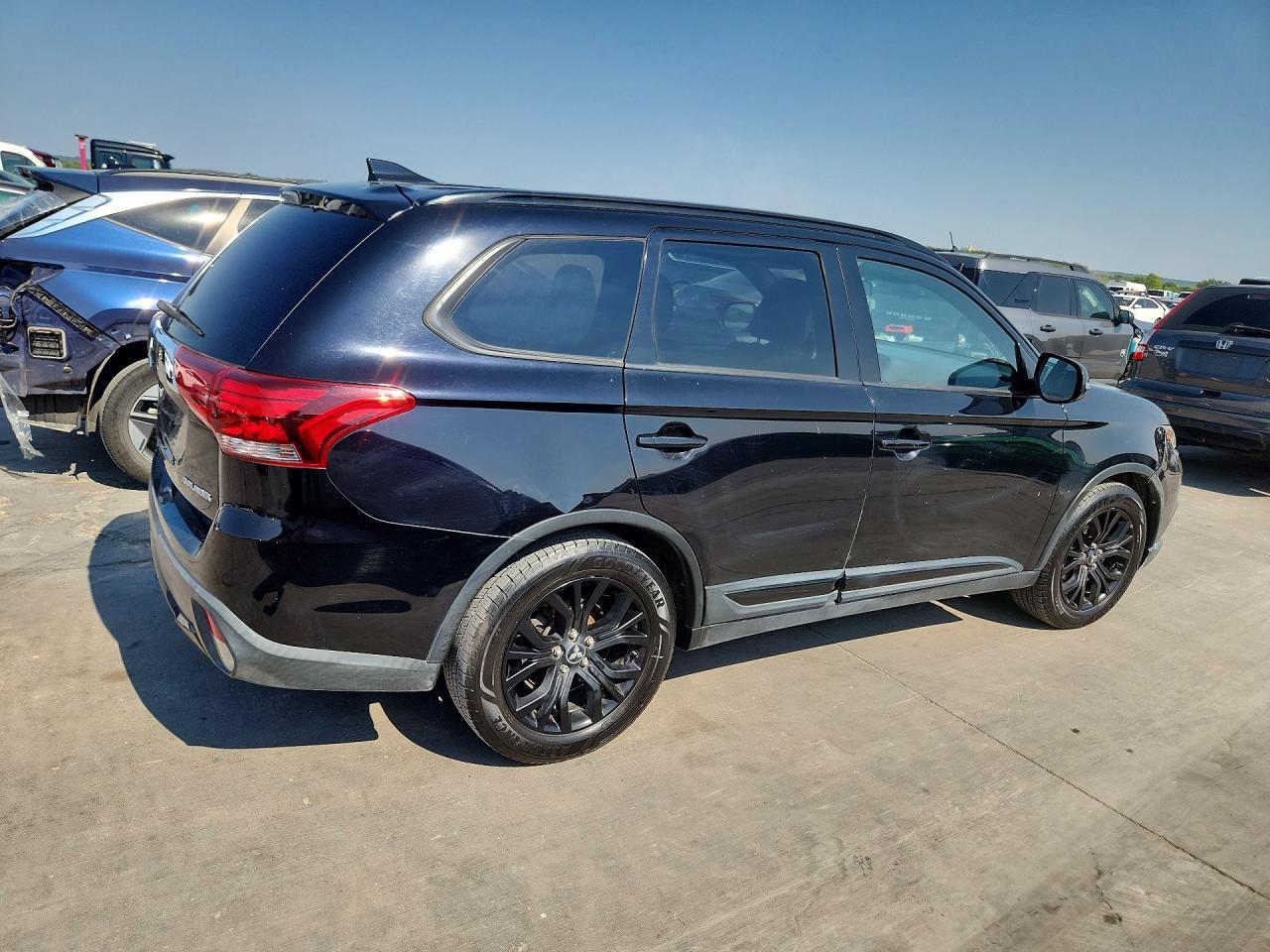 2018 Mitsubishi Outlander Se - Фото 3