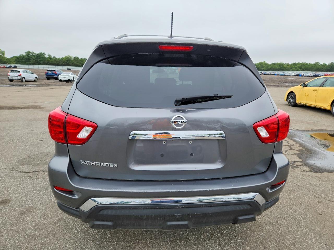 2018 Nissan Pathfinder S - Image 6