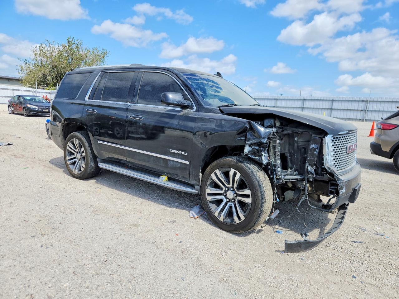 2017 GMC Yukon Denali - Фото 4