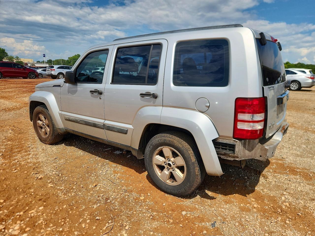 2012 Jeep Liberty Sport - Фото 2