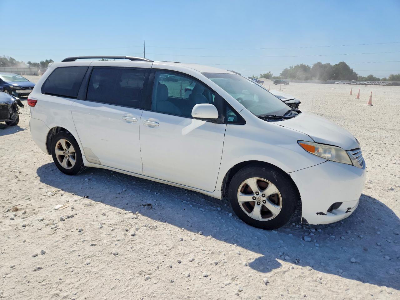 2015 Toyota Sienna Le - Фото 4