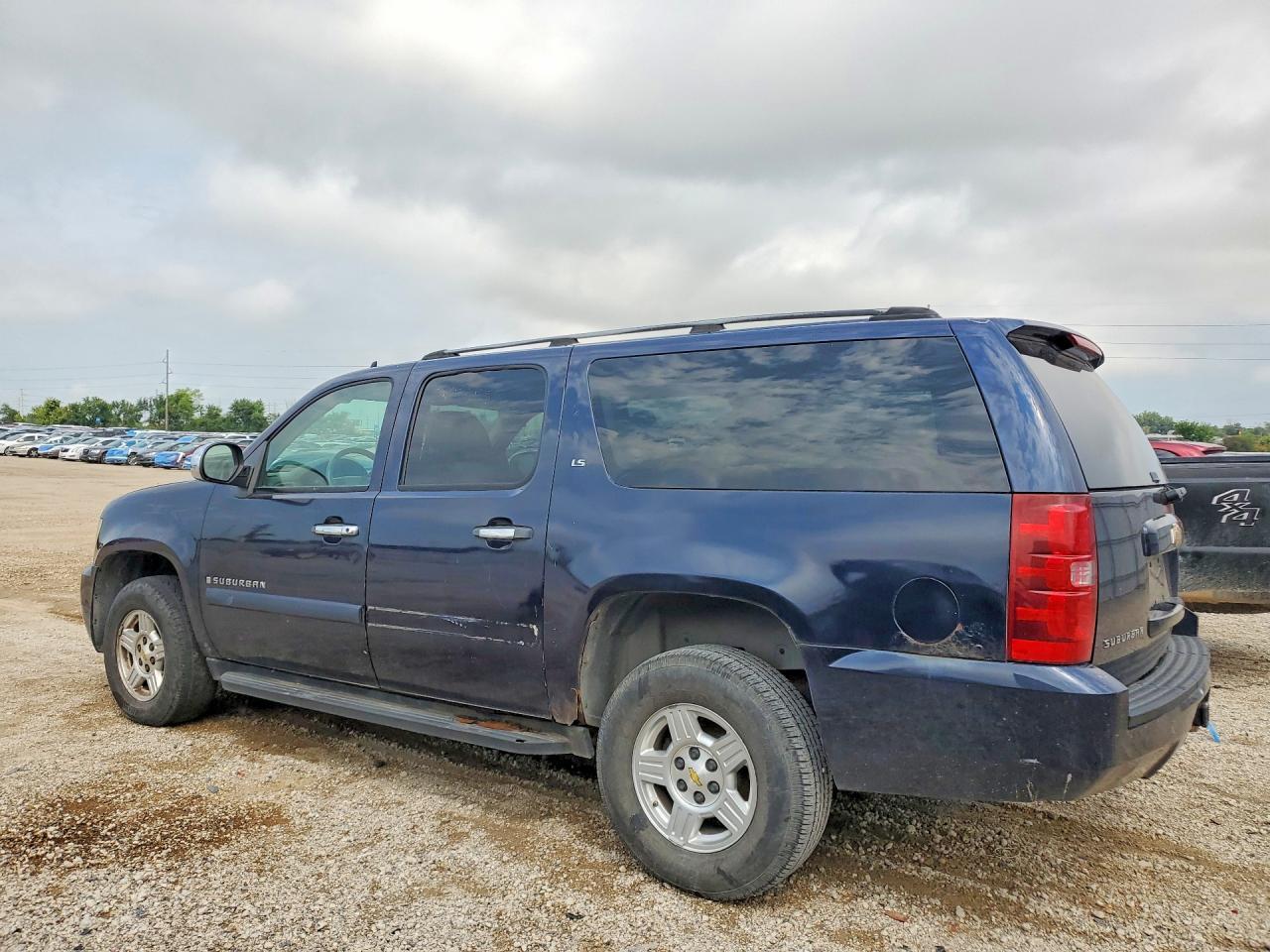 2007 Chevrolet Suburban K1500 - Фото 2