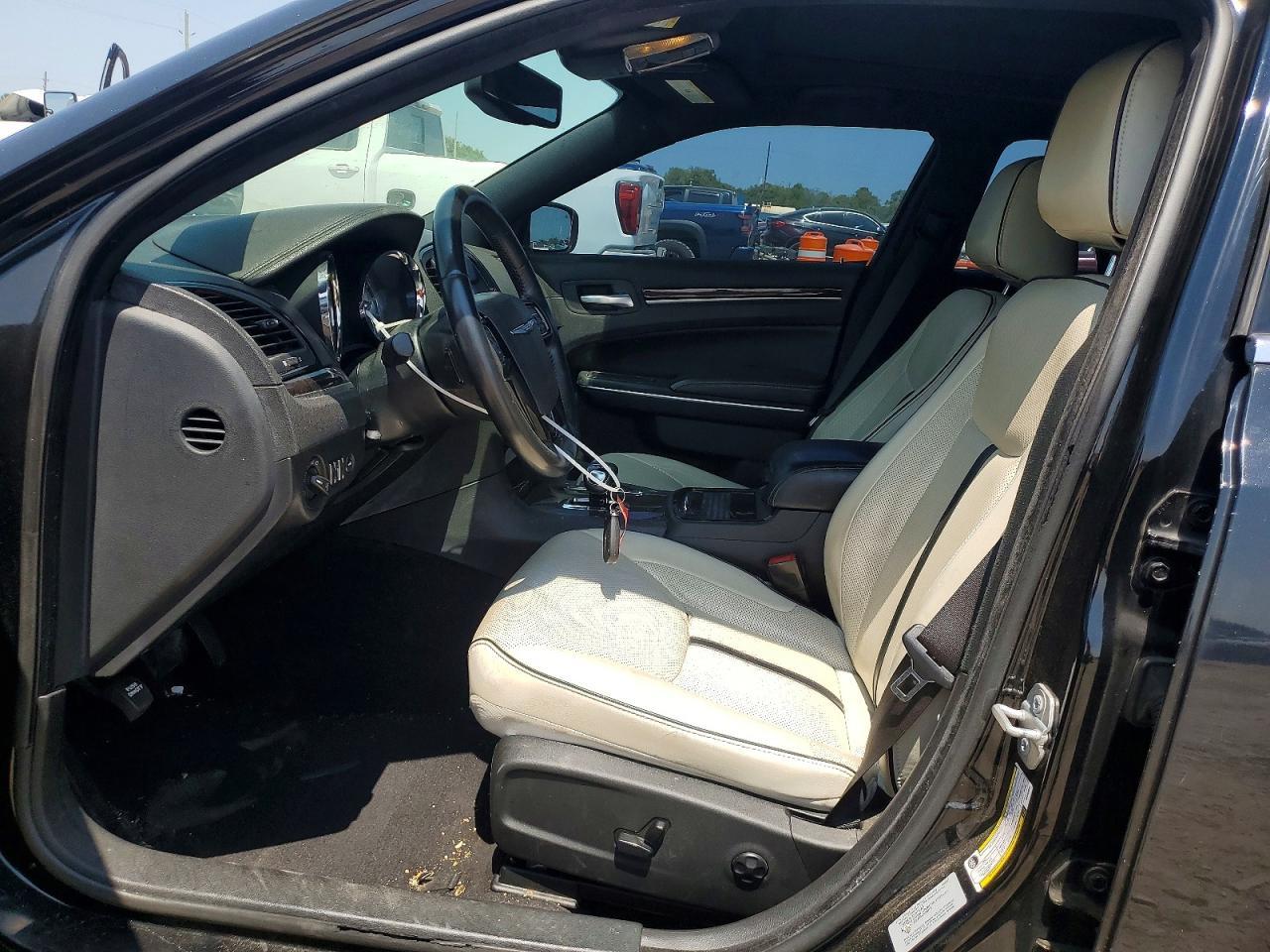 2014 Chrysler 300 - Image 7