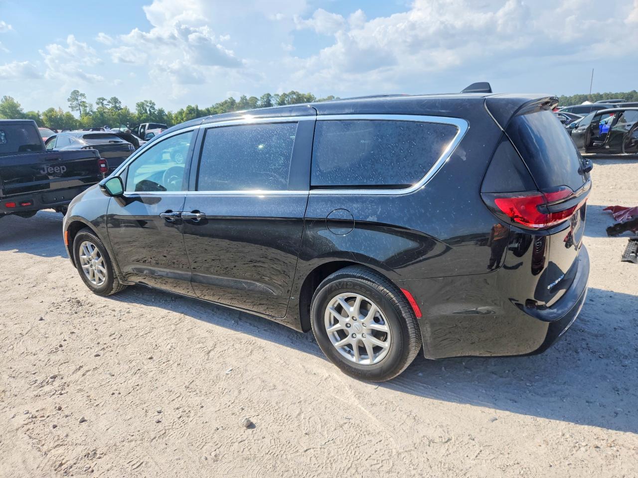2026 Chrysler Pacifica Select - Image 2