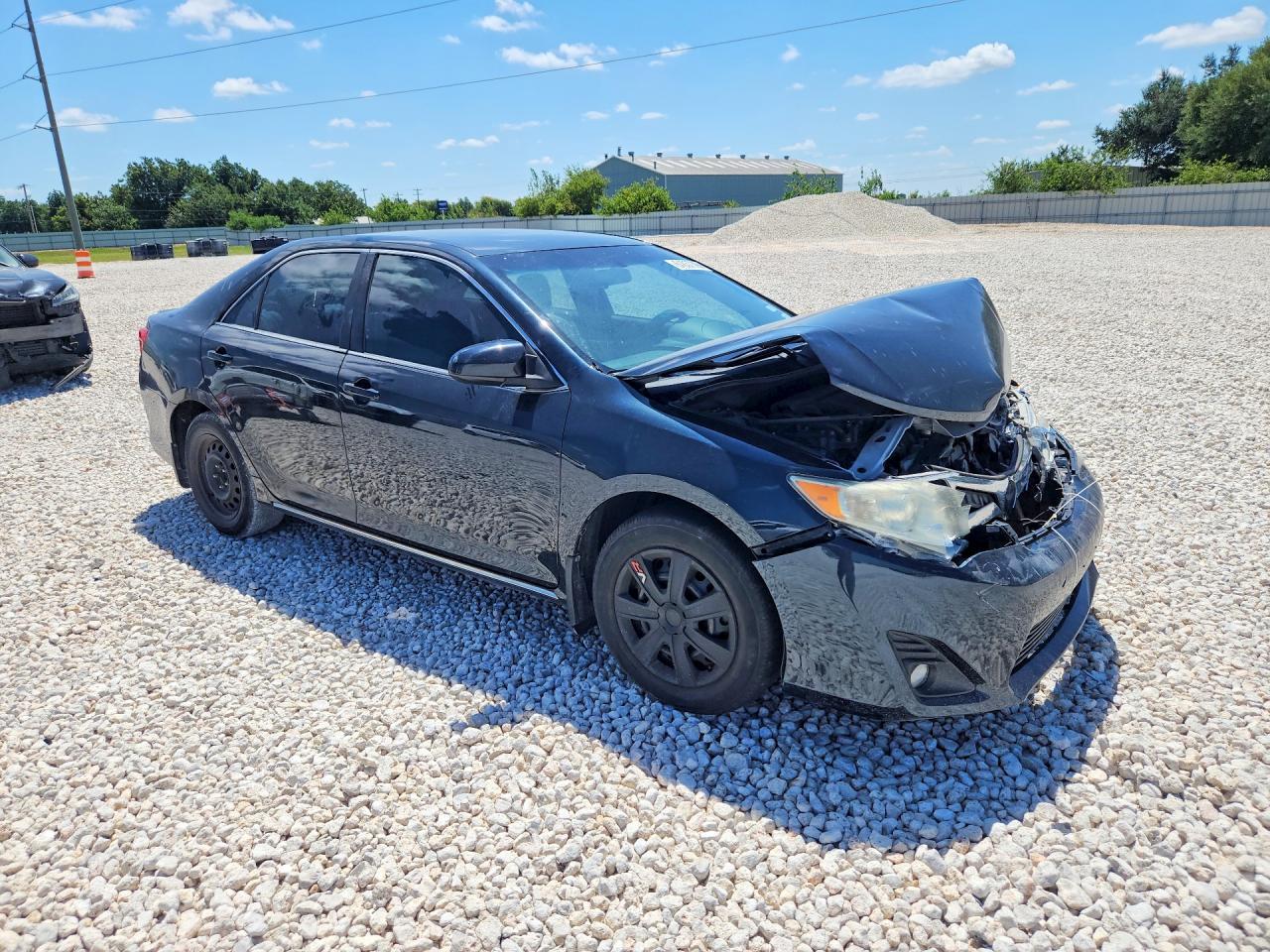 2014 Toyota Camry Le - Image 4
