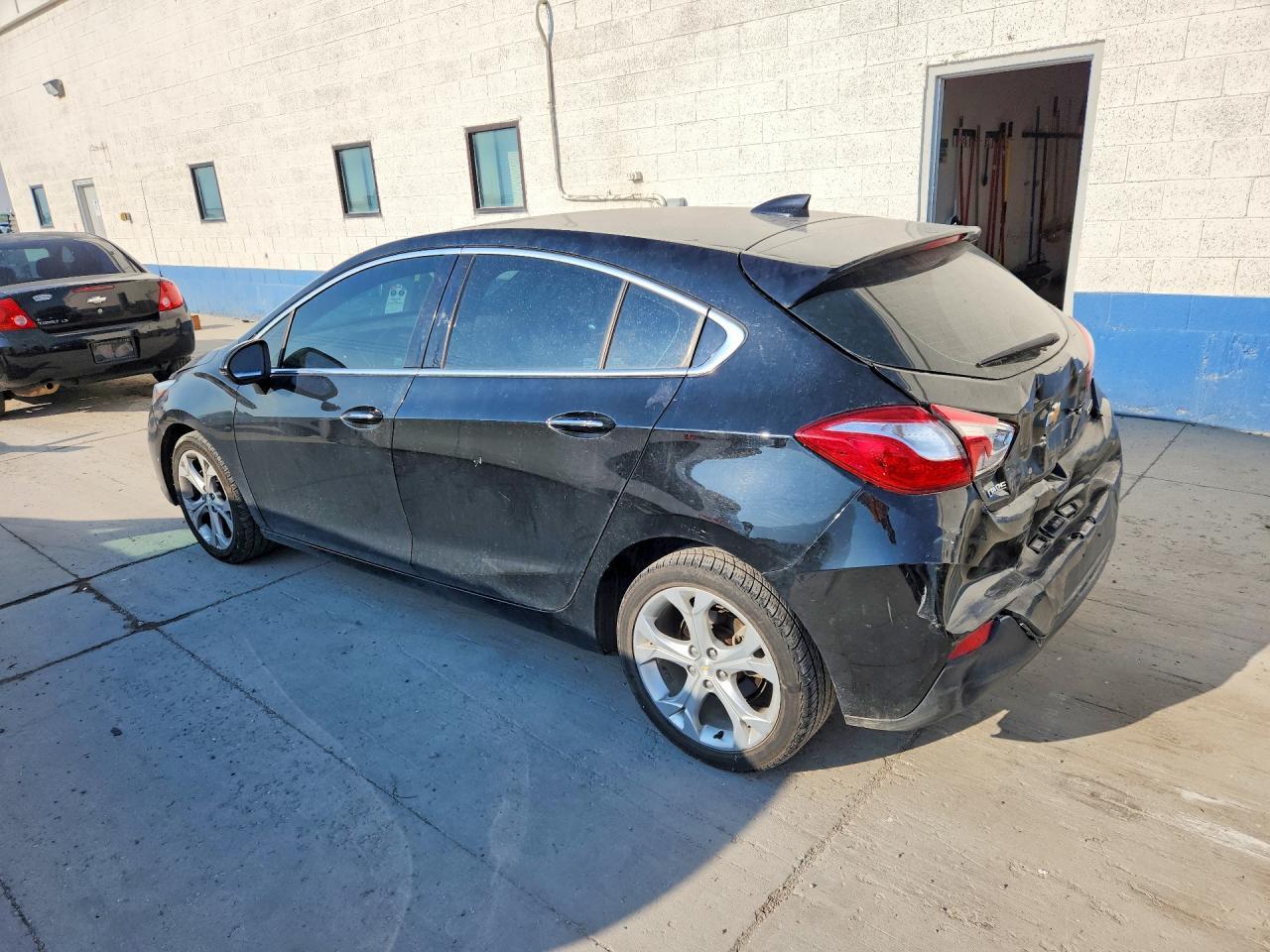 2018 Chevrolet Cruze Premier - Фото 2