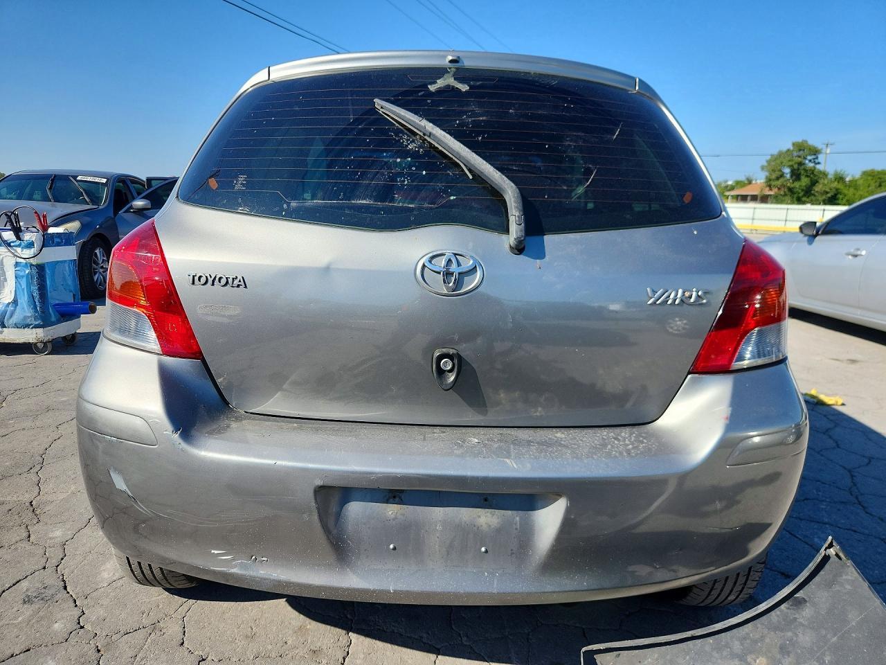 2010 Toyota Yaris Base - Фото 6