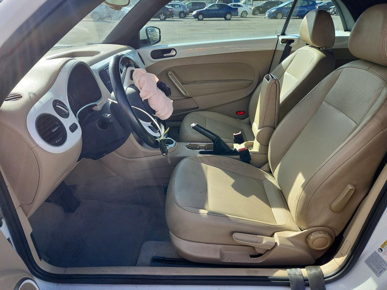 2016 Volkswagen Beetle S/Se - Image 7