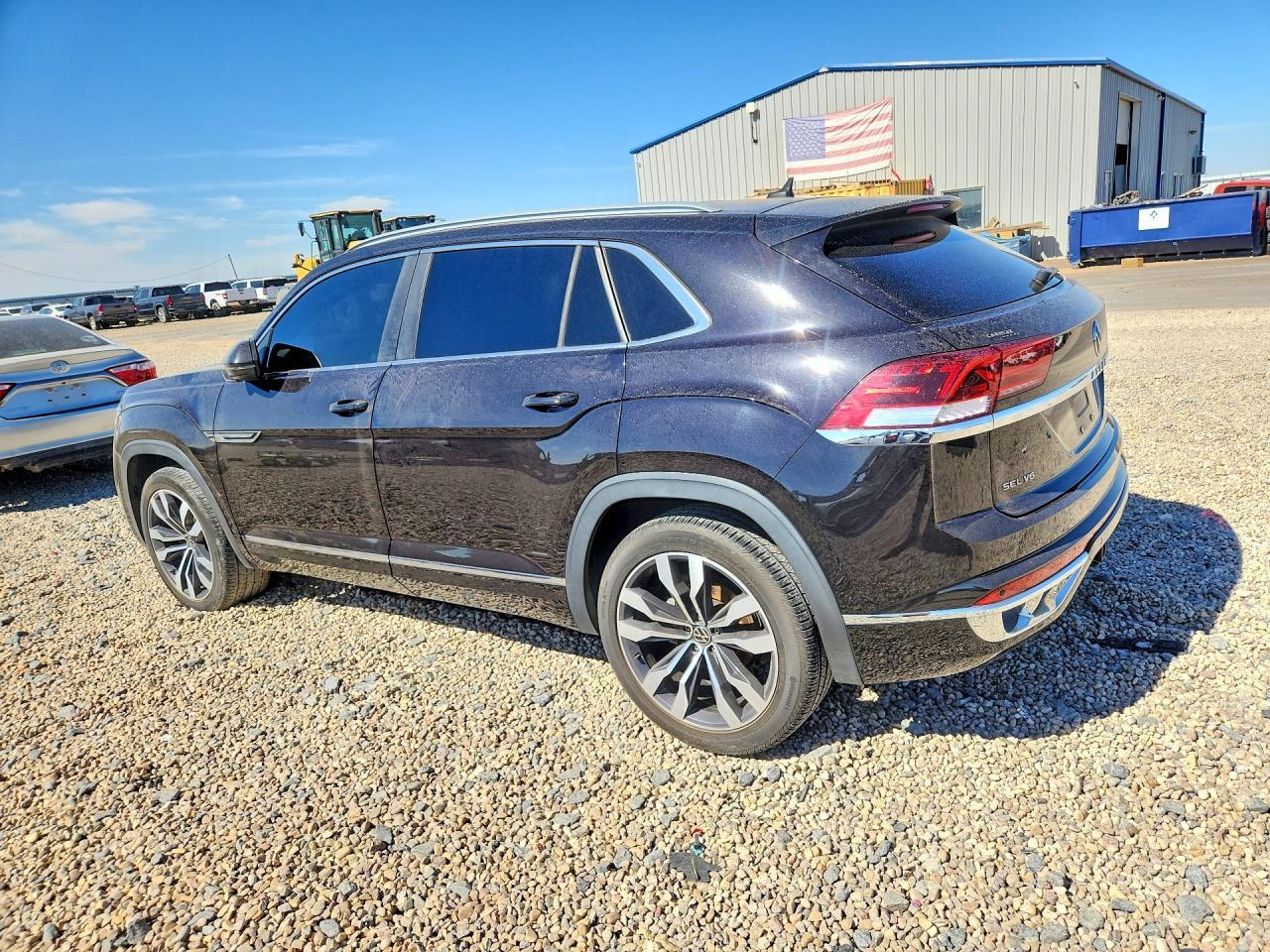 2021 Volkswagen Atlas Cross Sport Sel R-Line - Image 2