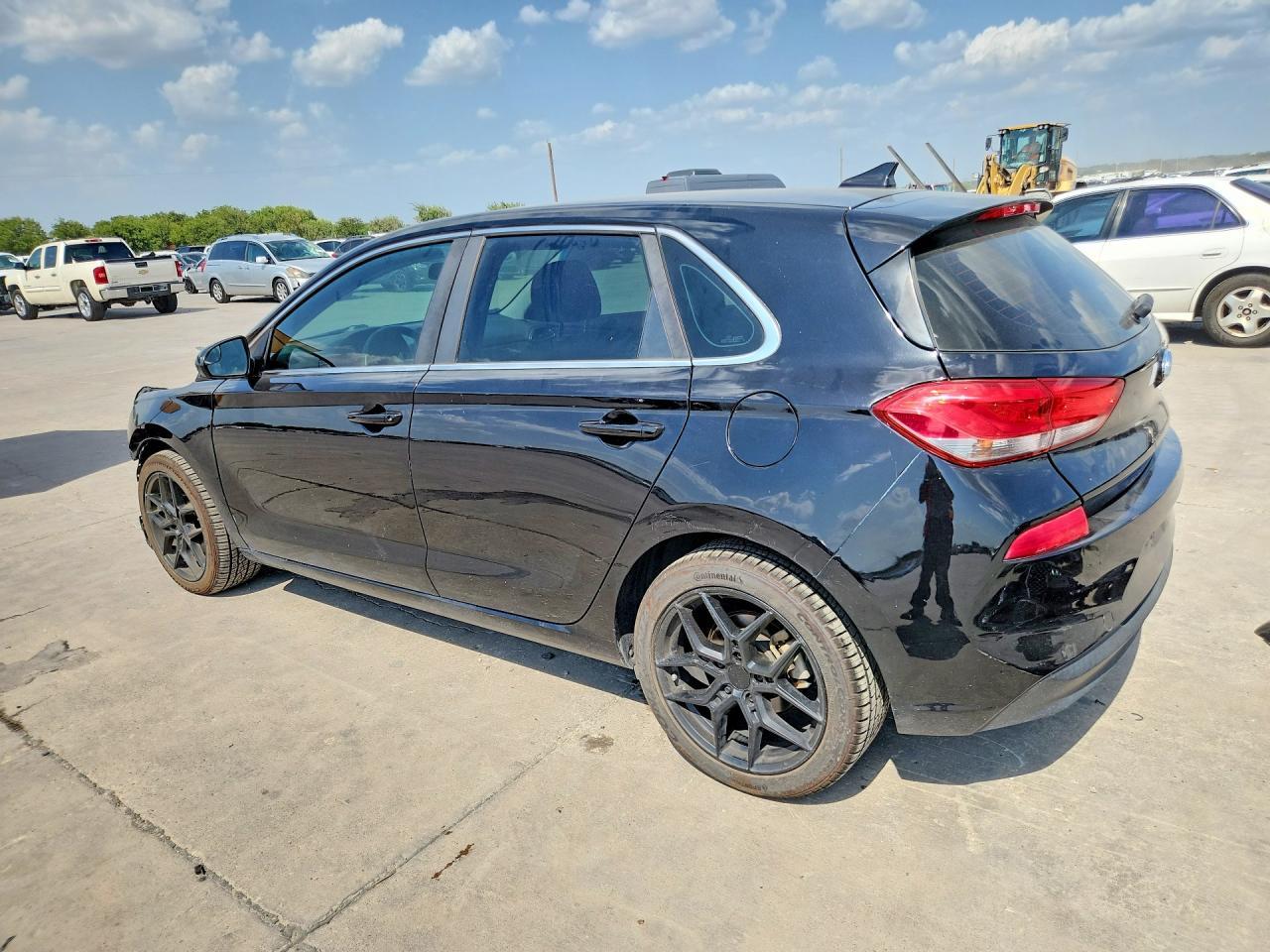 2018 Hyundai Elantra Gt Base - Image 2