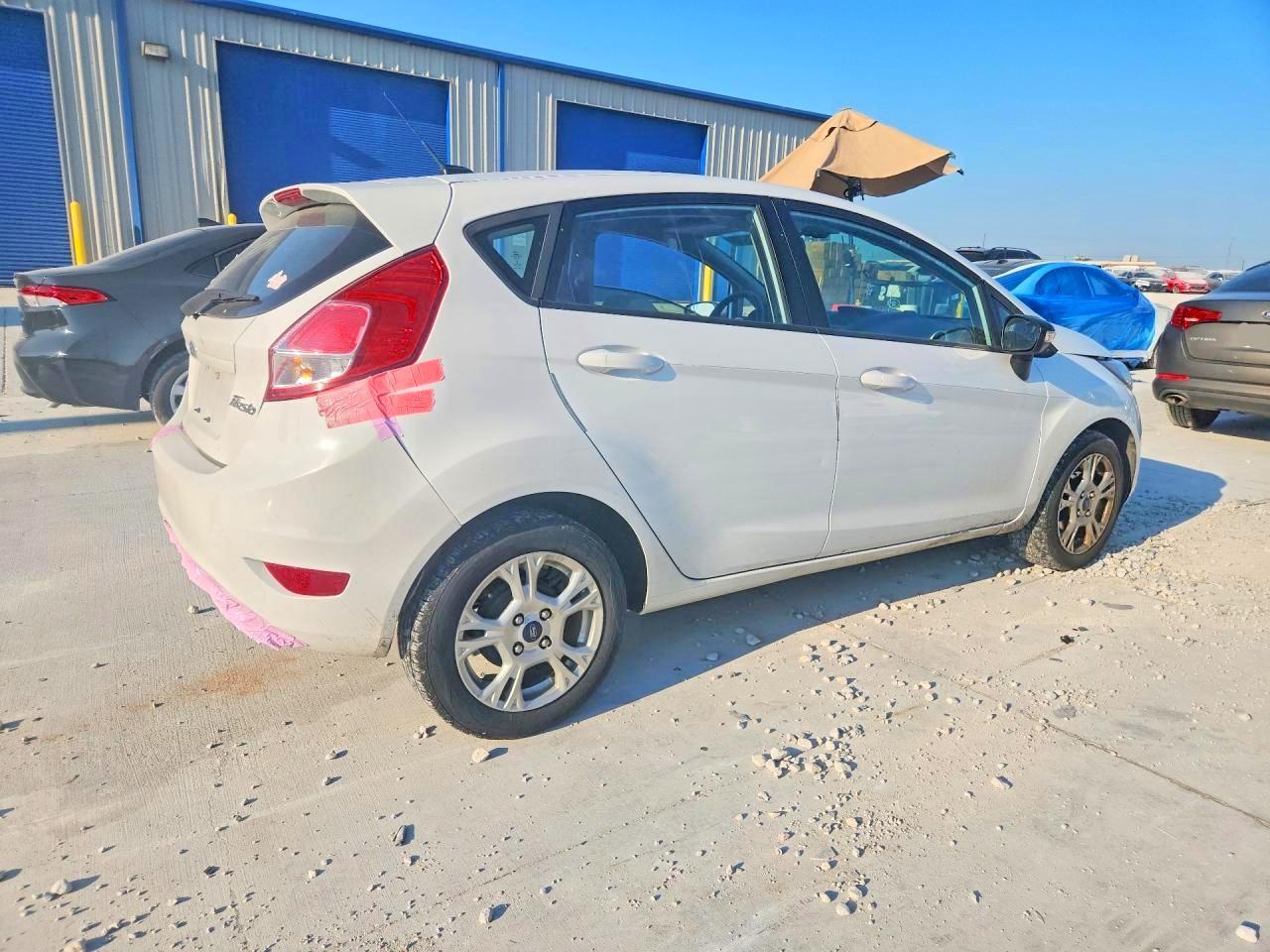 2014 Ford Fiesta Se - Image 3