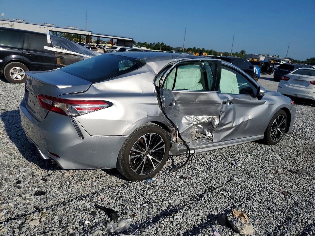 2018 Toyota Camry Se - Фото 3