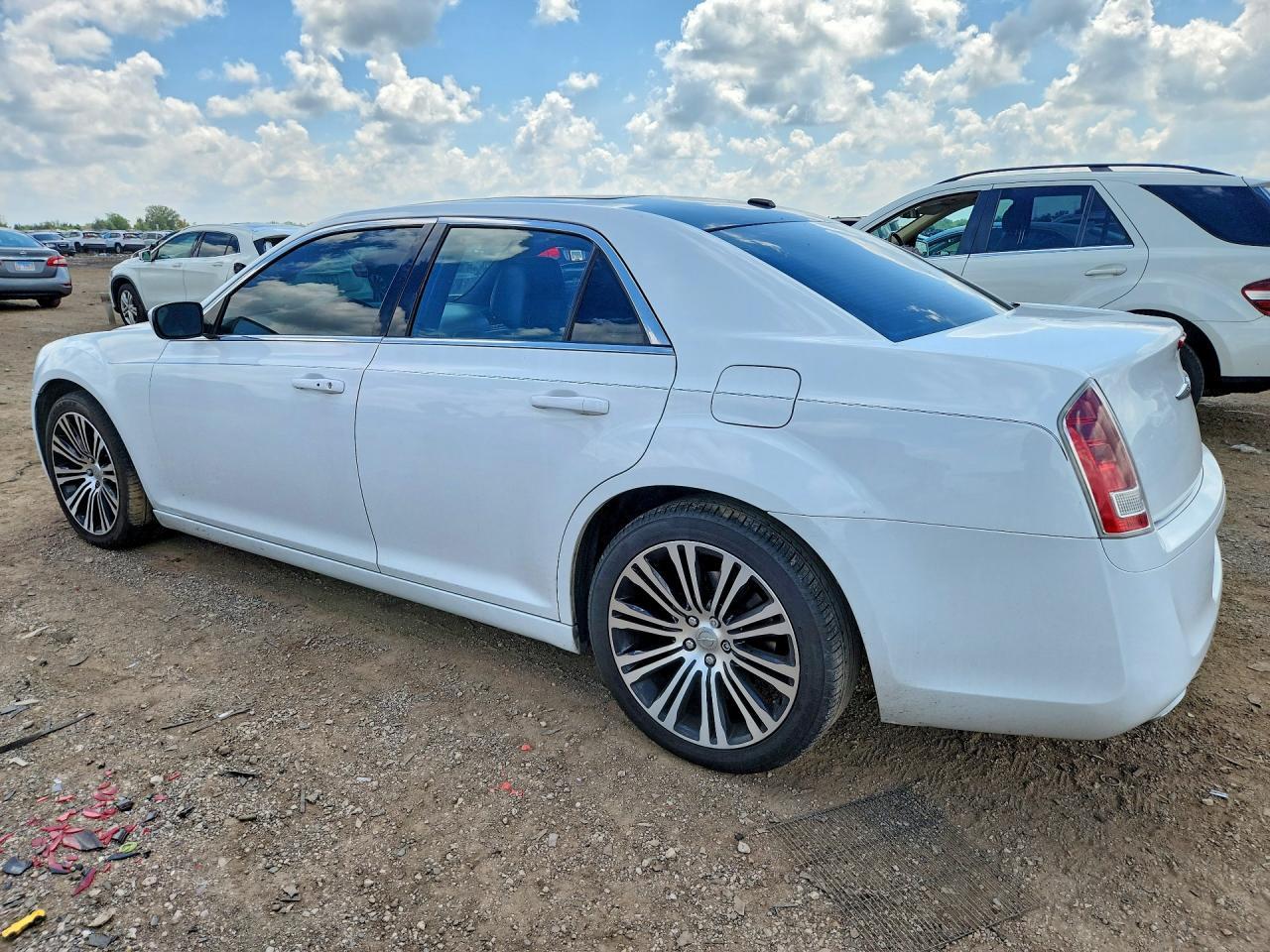2013 Chrysler 300 S - Фото 2