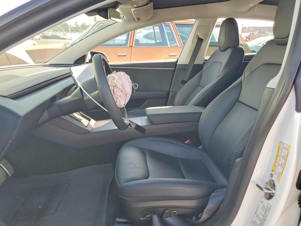 2024 Tesla Model 3 - Image 7