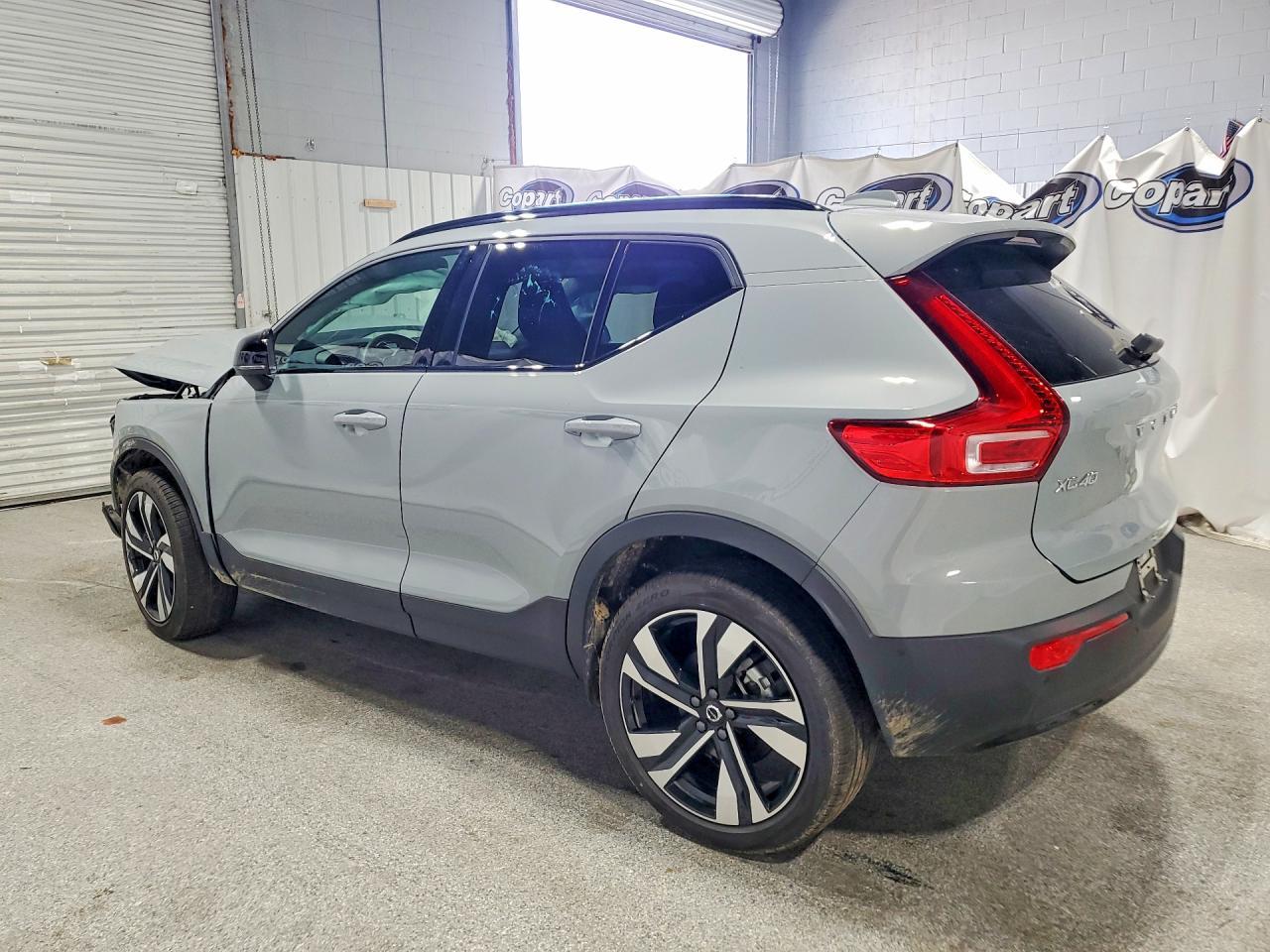 2026 Volvo Xc40 Plus - Фото 2