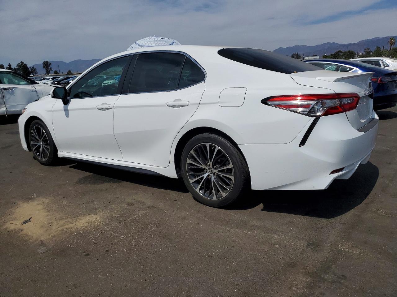 2018 Toyota Camry Se - Image 2