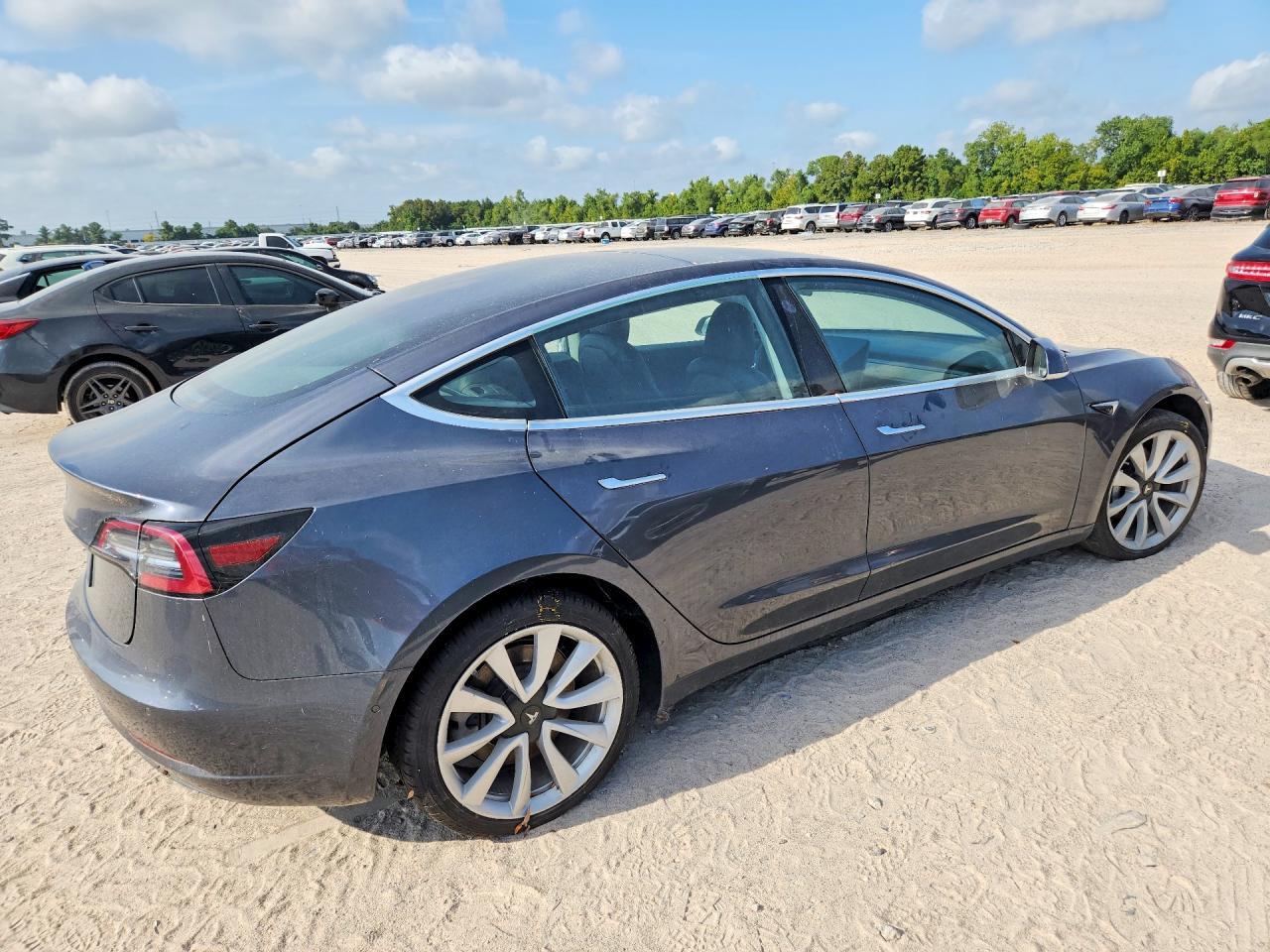 2018 Tesla Model 3 - Фото 3