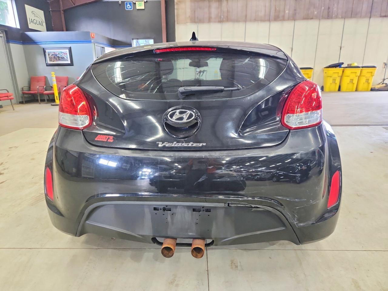 2013 Hyundai Veloster Base - Фото 6