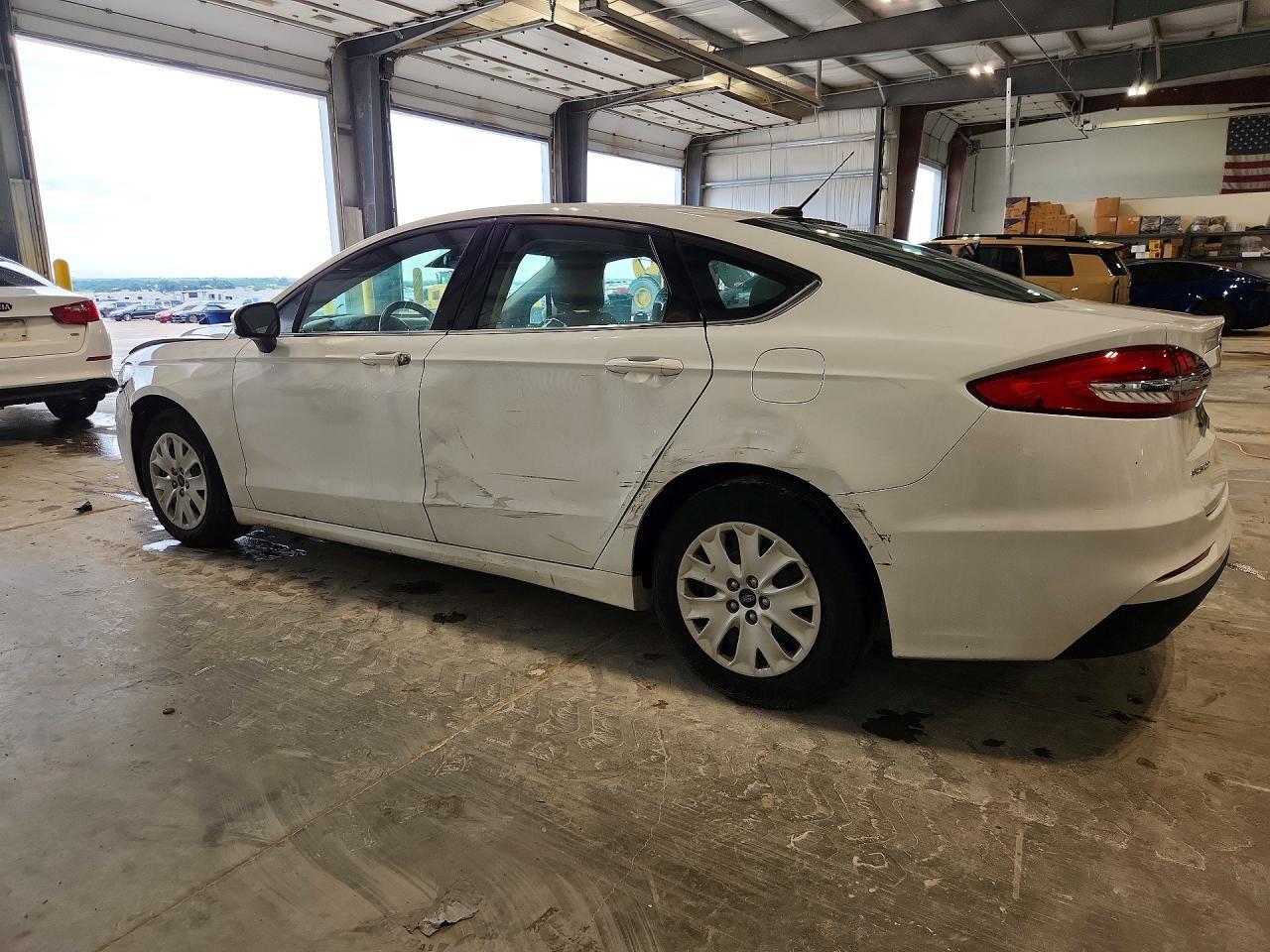2019 Ford Fusion S - Image 2