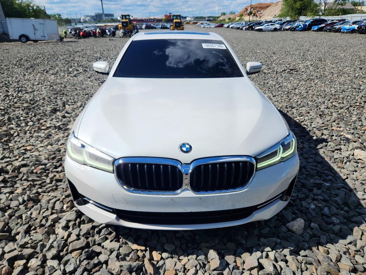 2021 BMW 530 Xi - Image 5