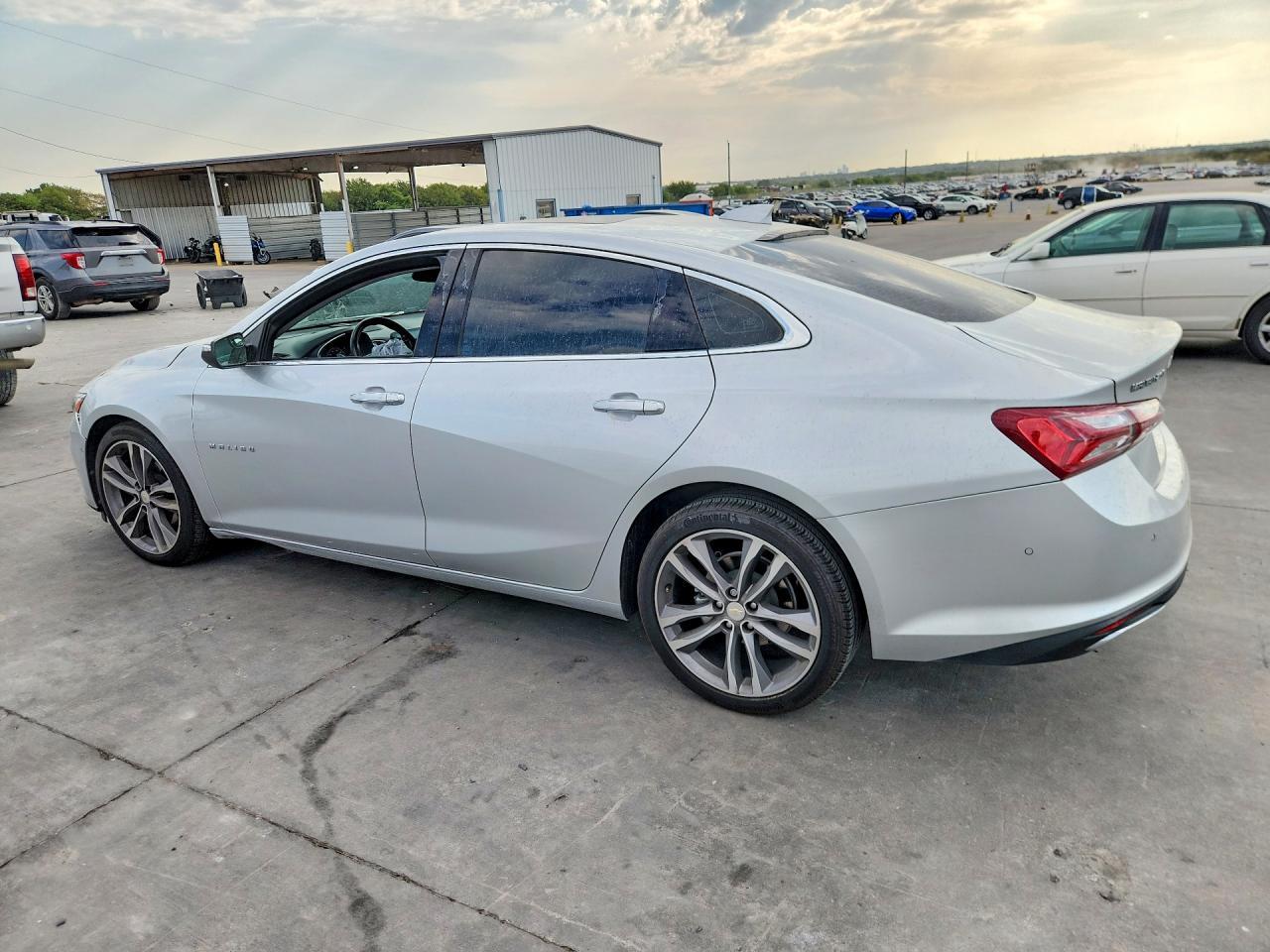 2022 Chevrolet Malibu Premier - Фото 2