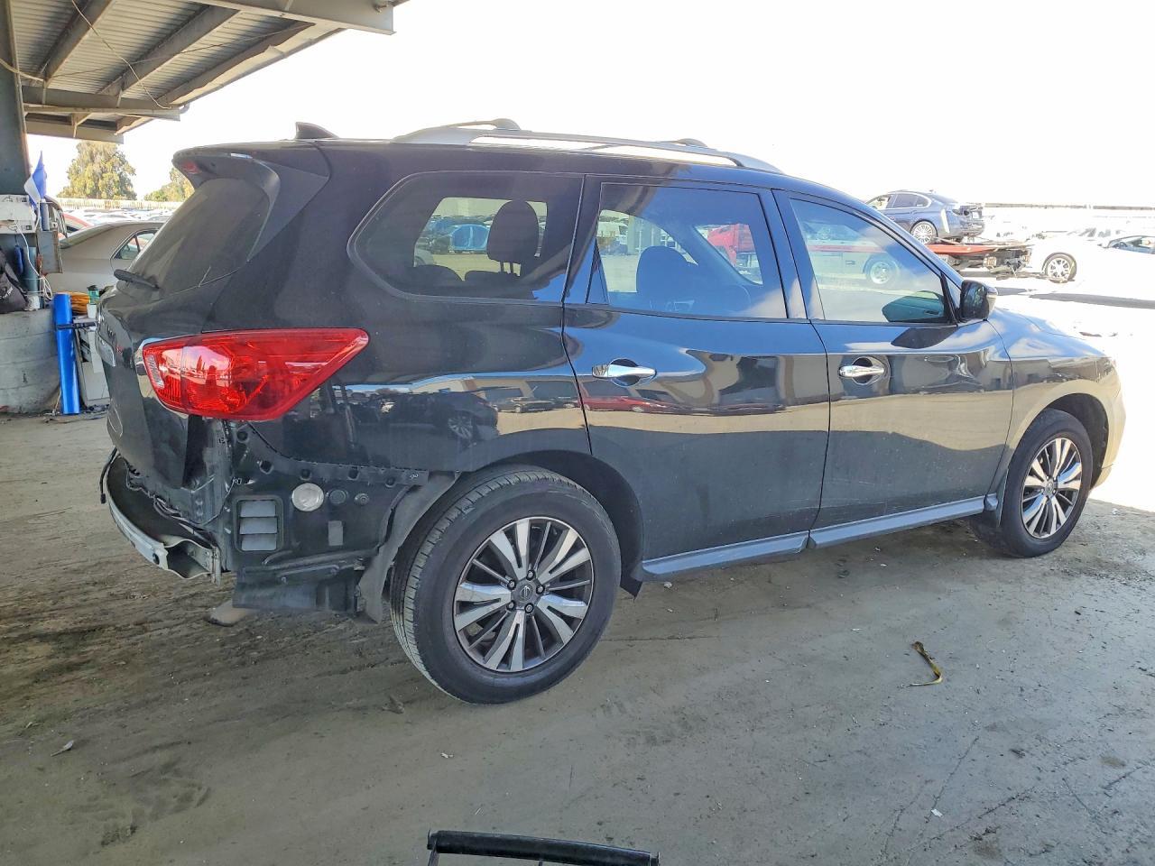 2019 Nissan Pathfinder S - Фото 3