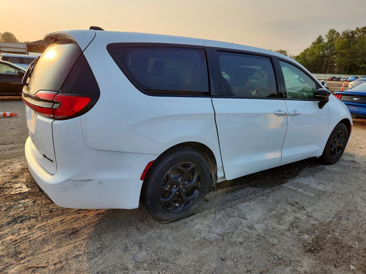 2024 Chrysler Pacifica Hybrid Select - Фото 3