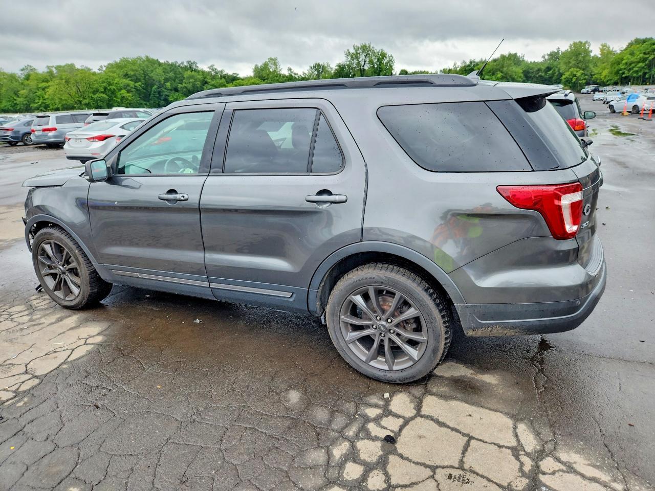 2018 Ford Explorer Xlt - Фото 2