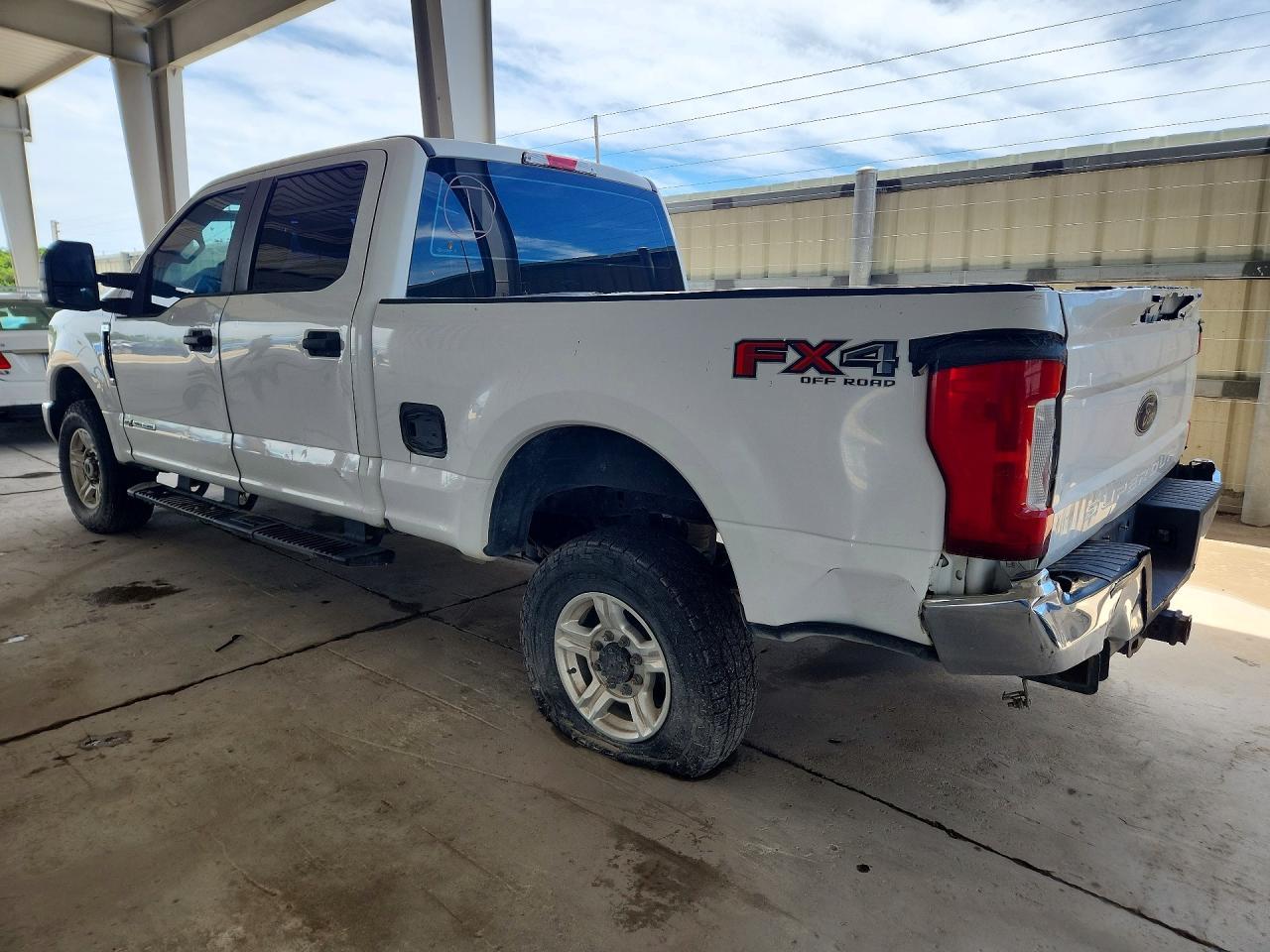 2017 Ford F250 Super Duty - Фото 2