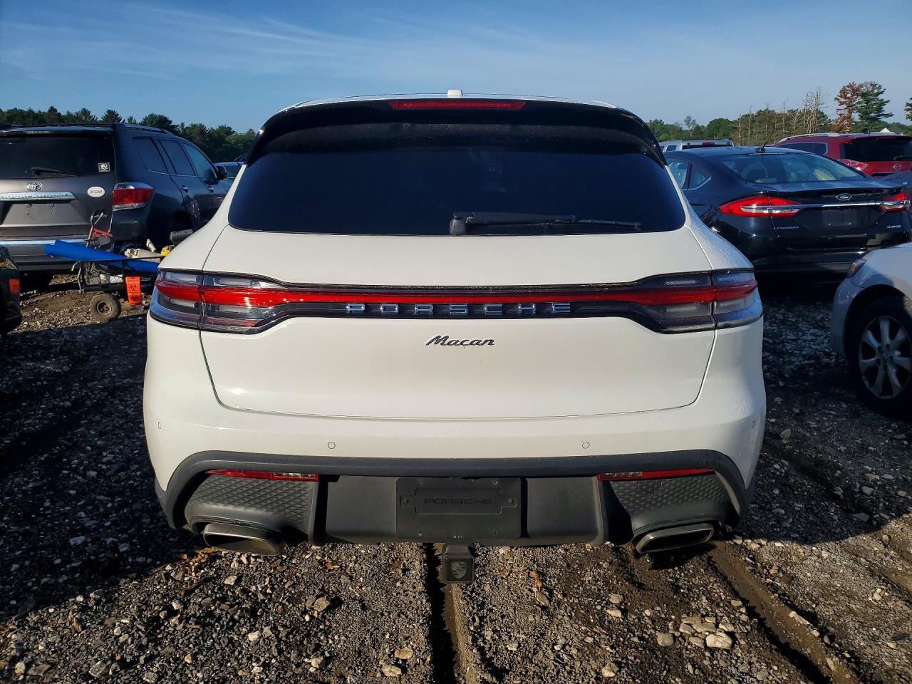 2022 Porsche Macan - Image 6
