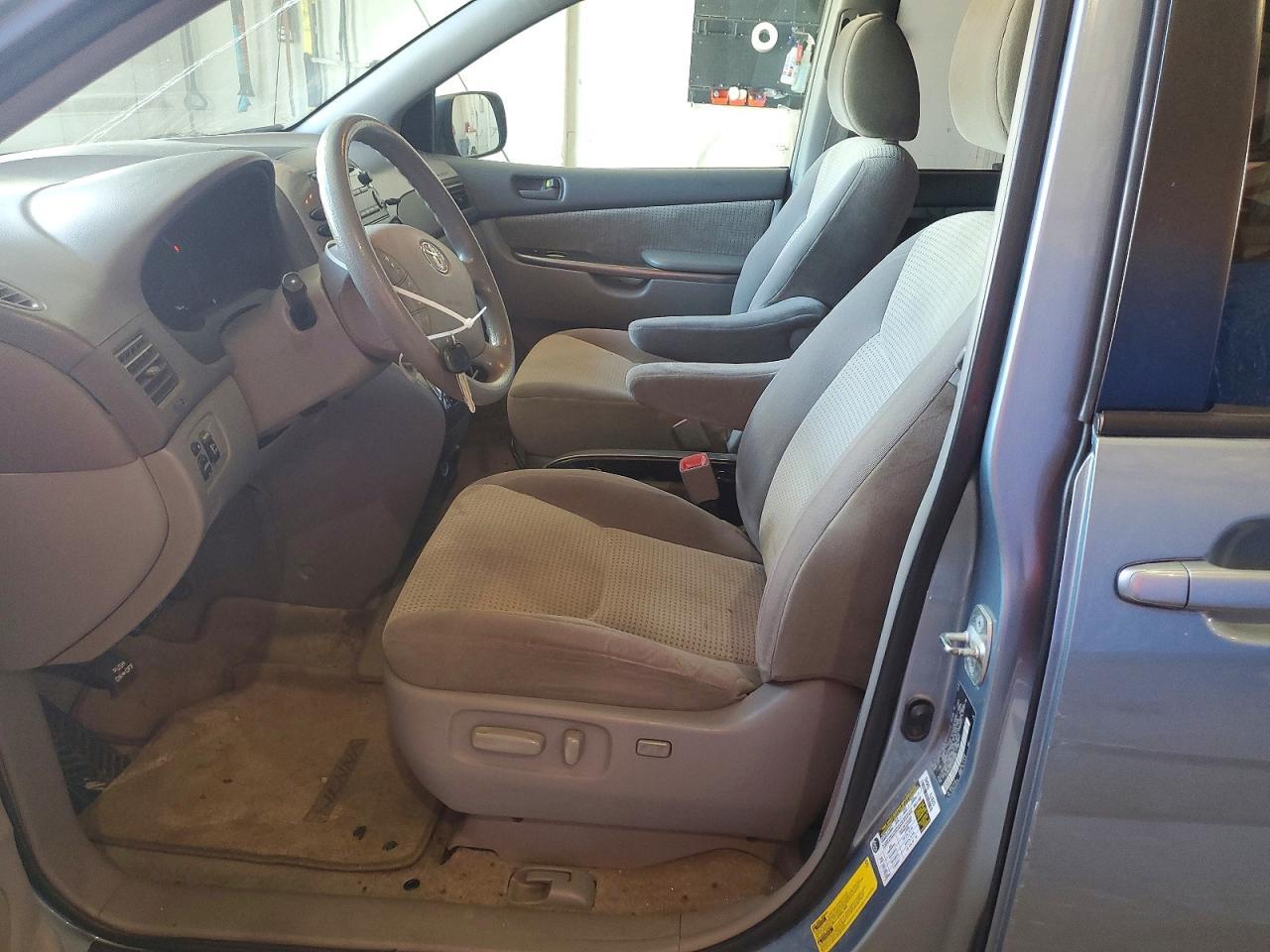 2009 Toyota Sienna Le 7-Passenger - Фото 7